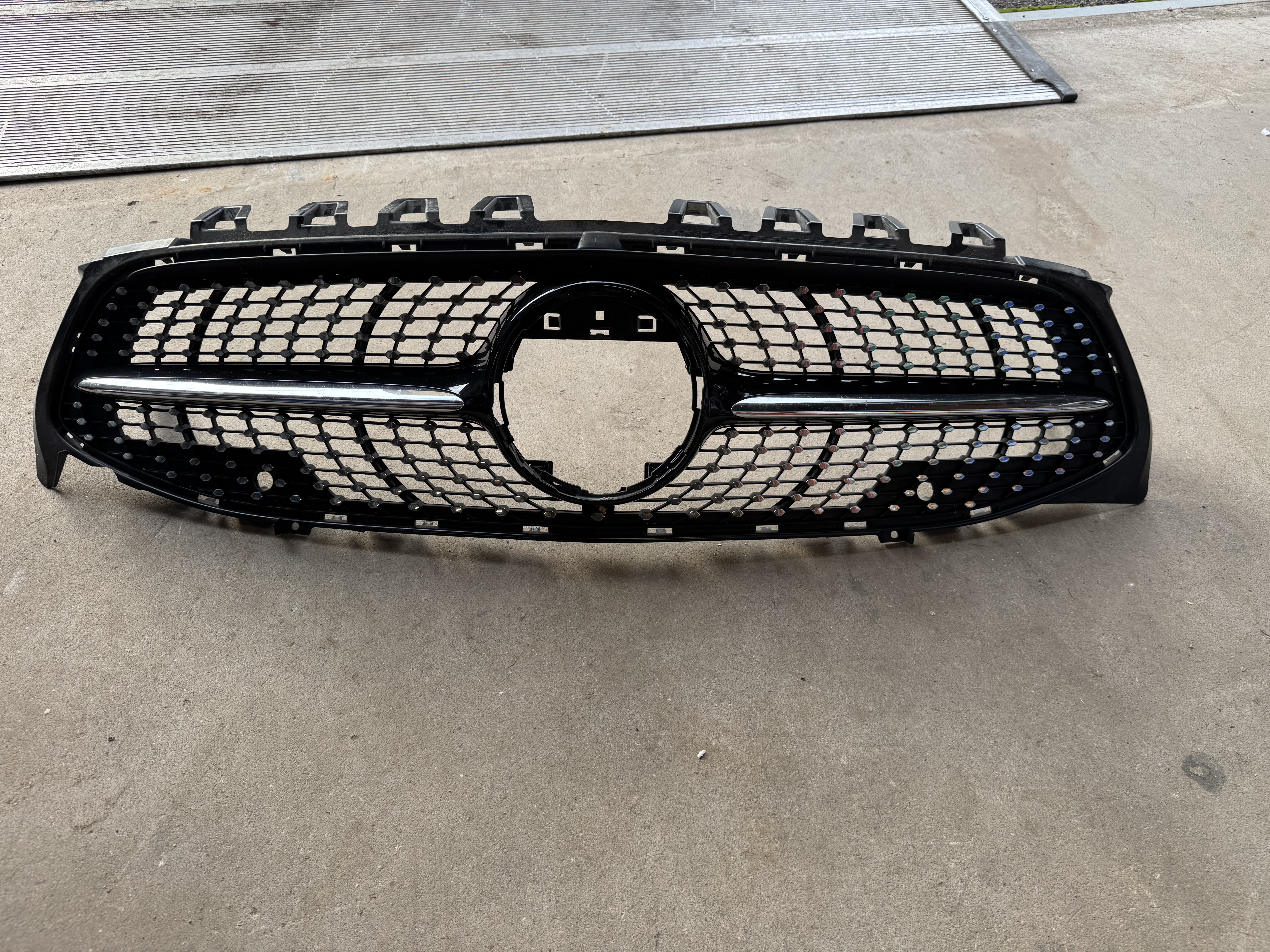 Front grill / mask for Mercedes - PS Auction - We value the future ...