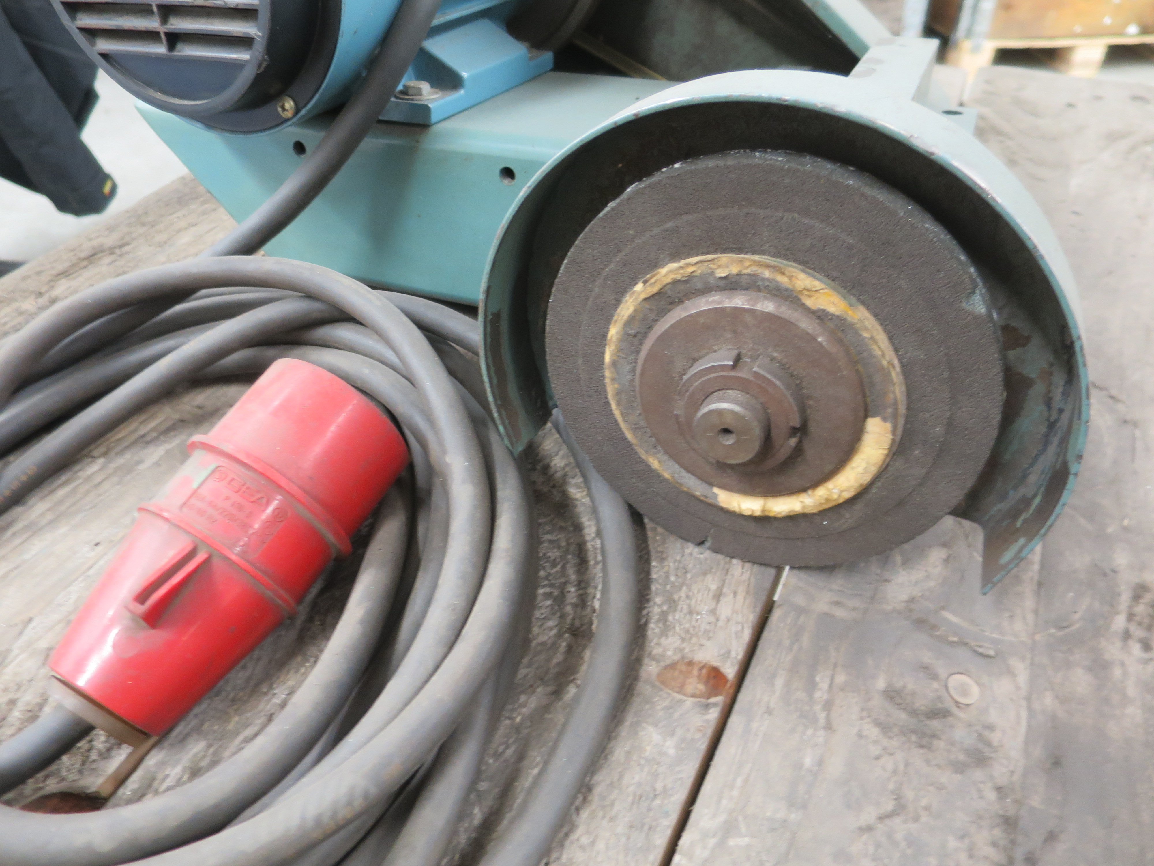 Toolfix Grinding machine for turning 5.5 kw - PS Auction - We