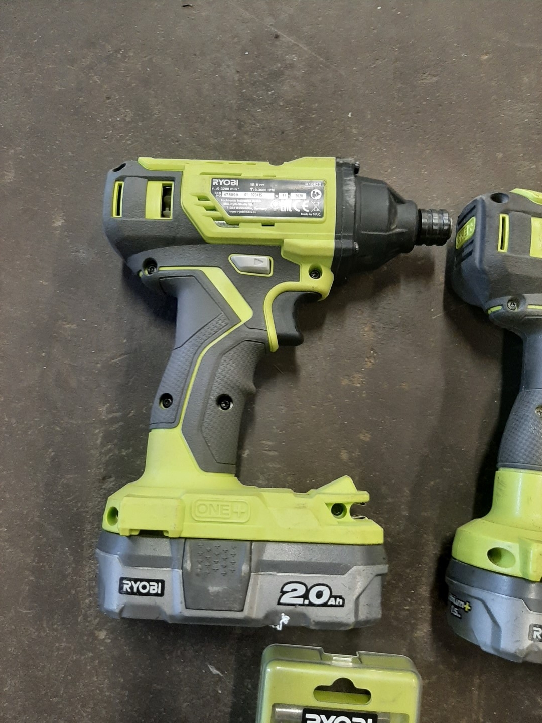 Impact Screwdrivers Ryobi R18ID2 