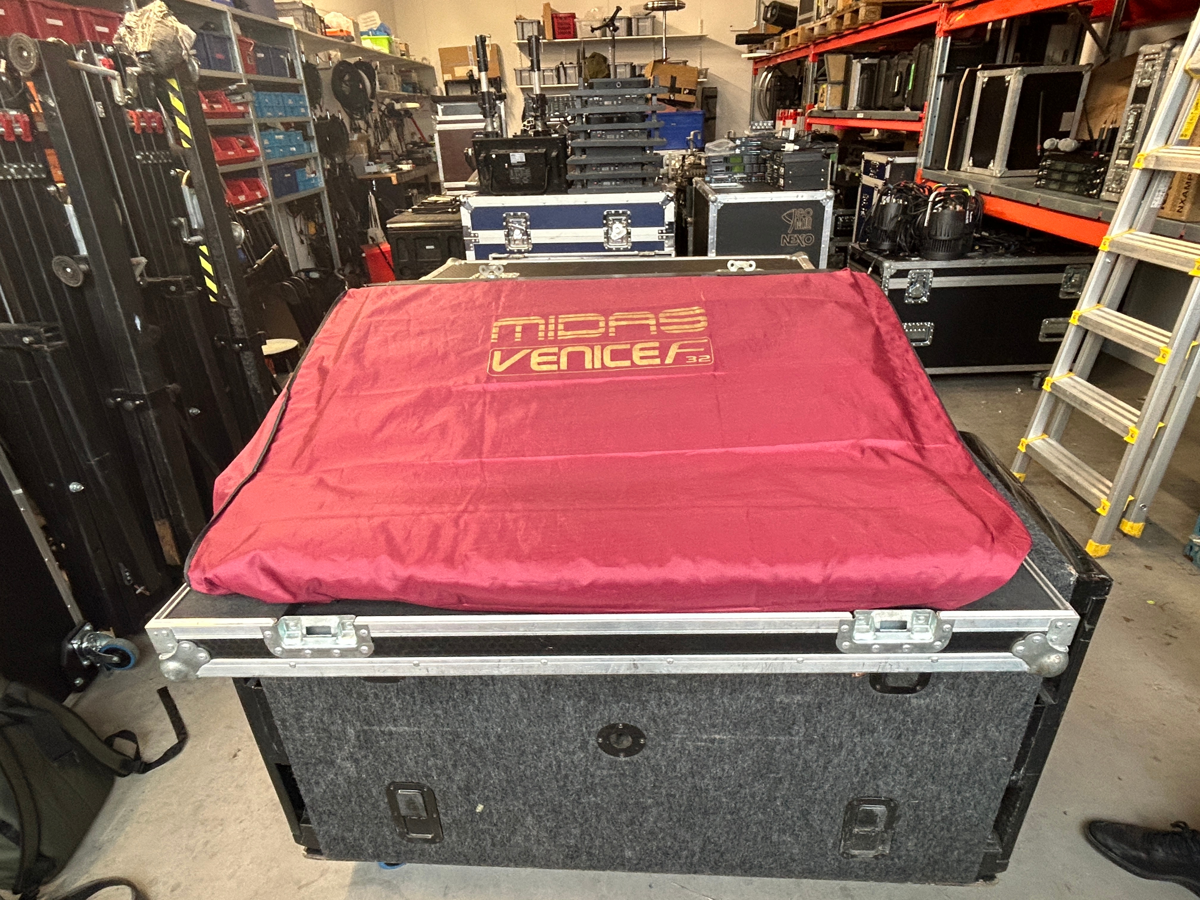 Mixer table Midas Venice F32 - PS Auction - We value the future