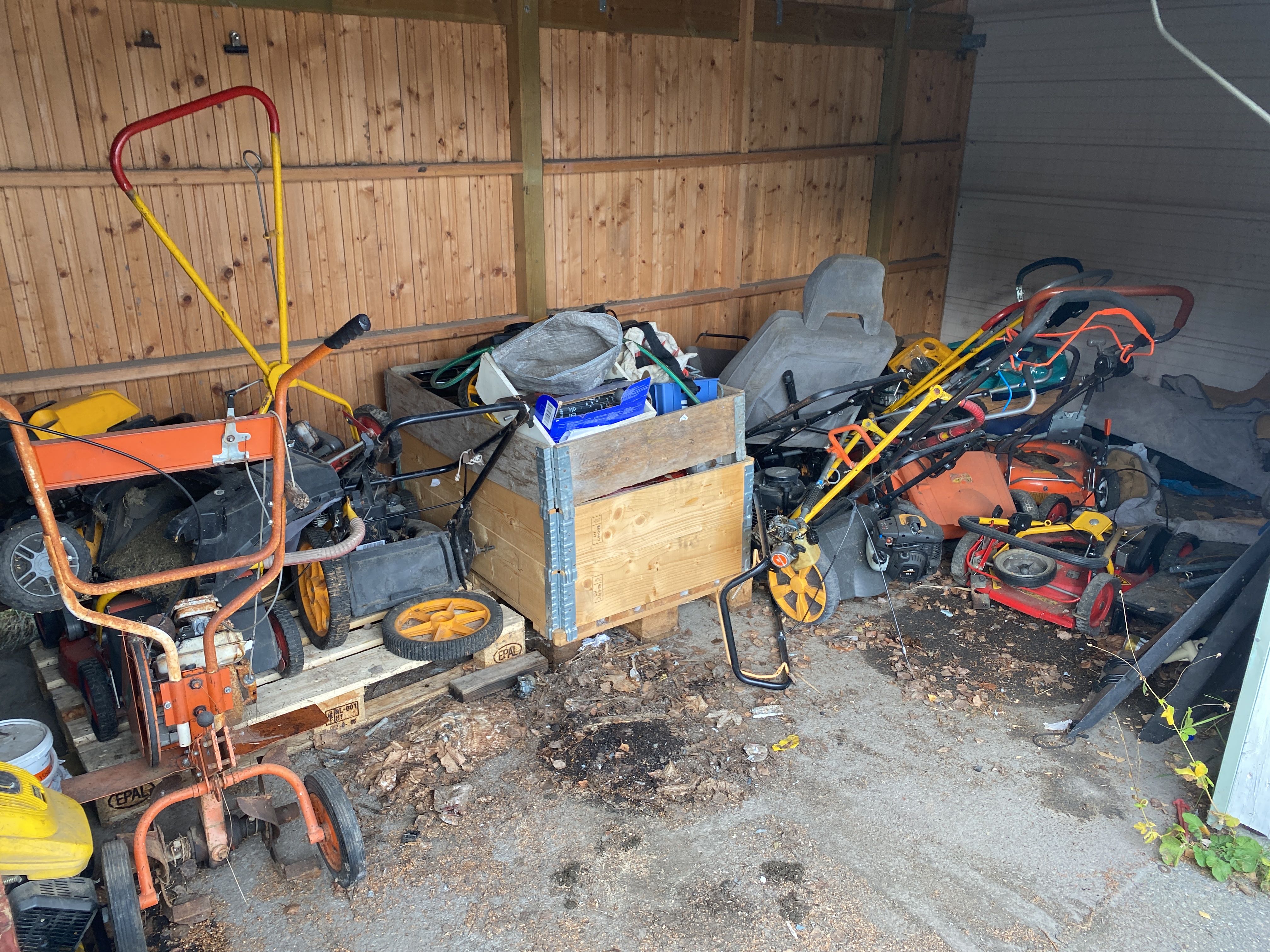 Larger lot with spare parts lawnmower PS Auction We value the