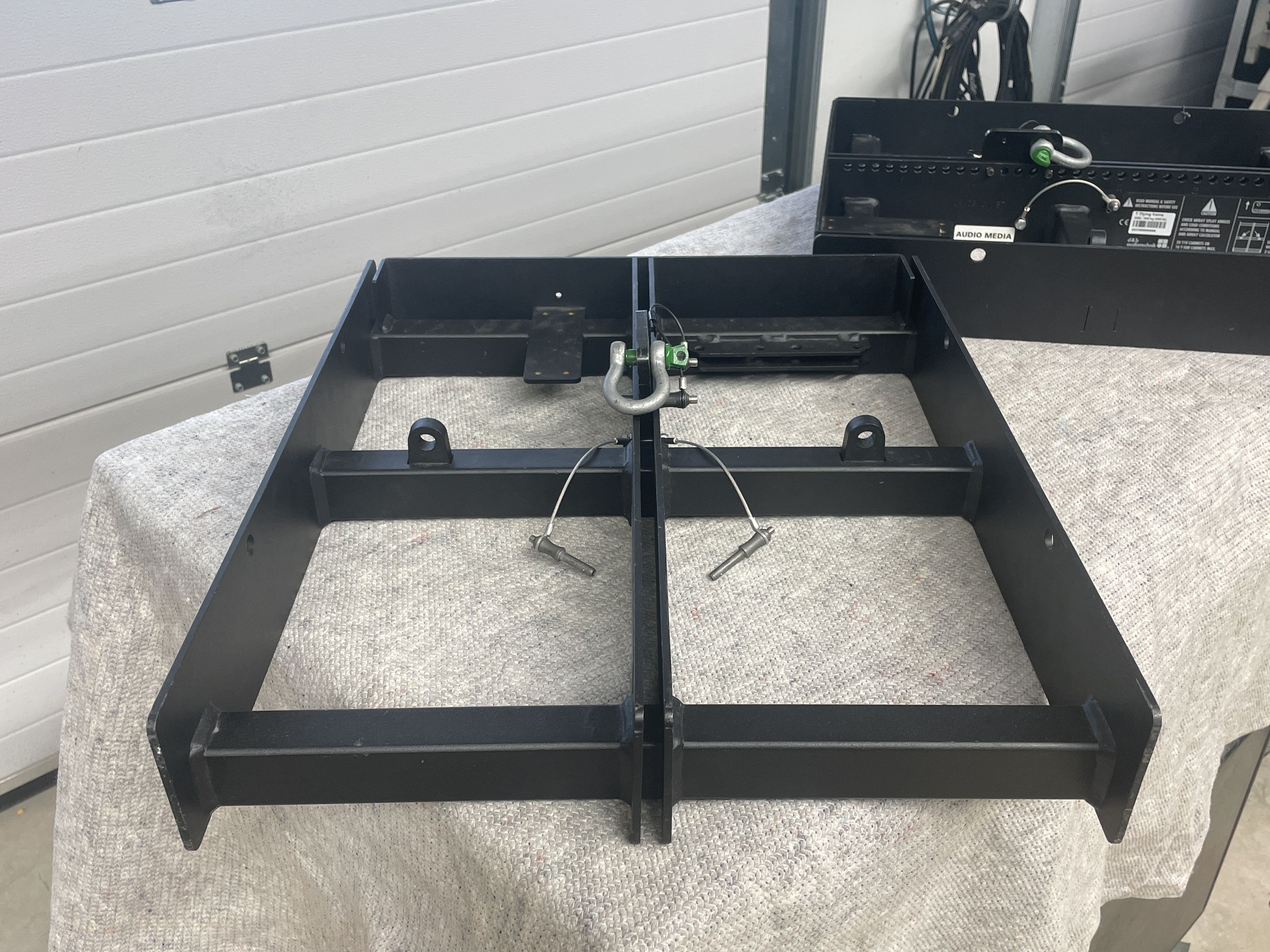 2 T Flying frames - PS Auction - We value the future - Largest in net ...
