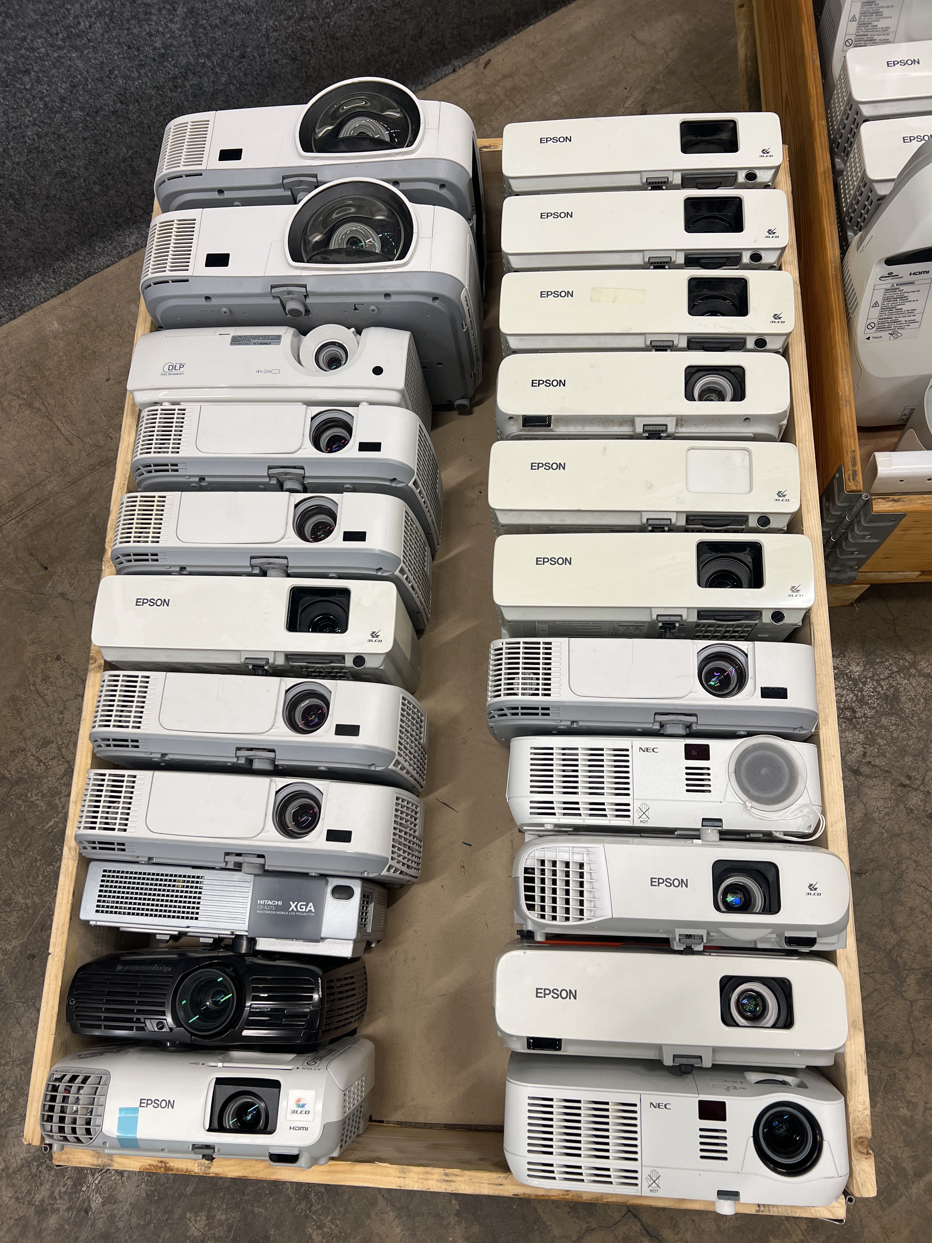 Lot of defective projectors - PS Auction - We value the future ...