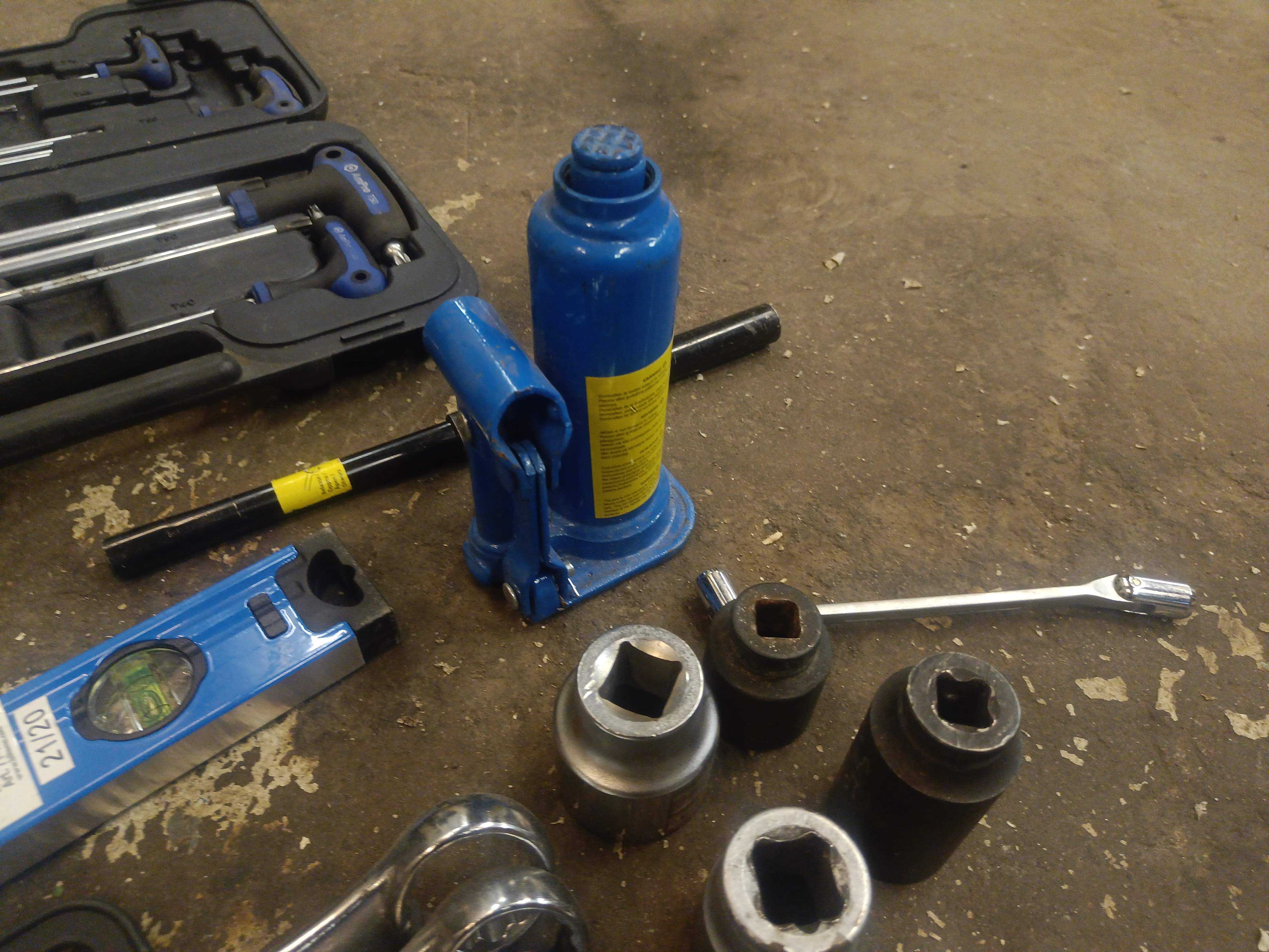 Hand machines and tools - PS Auction - We value the future - Largest in ...