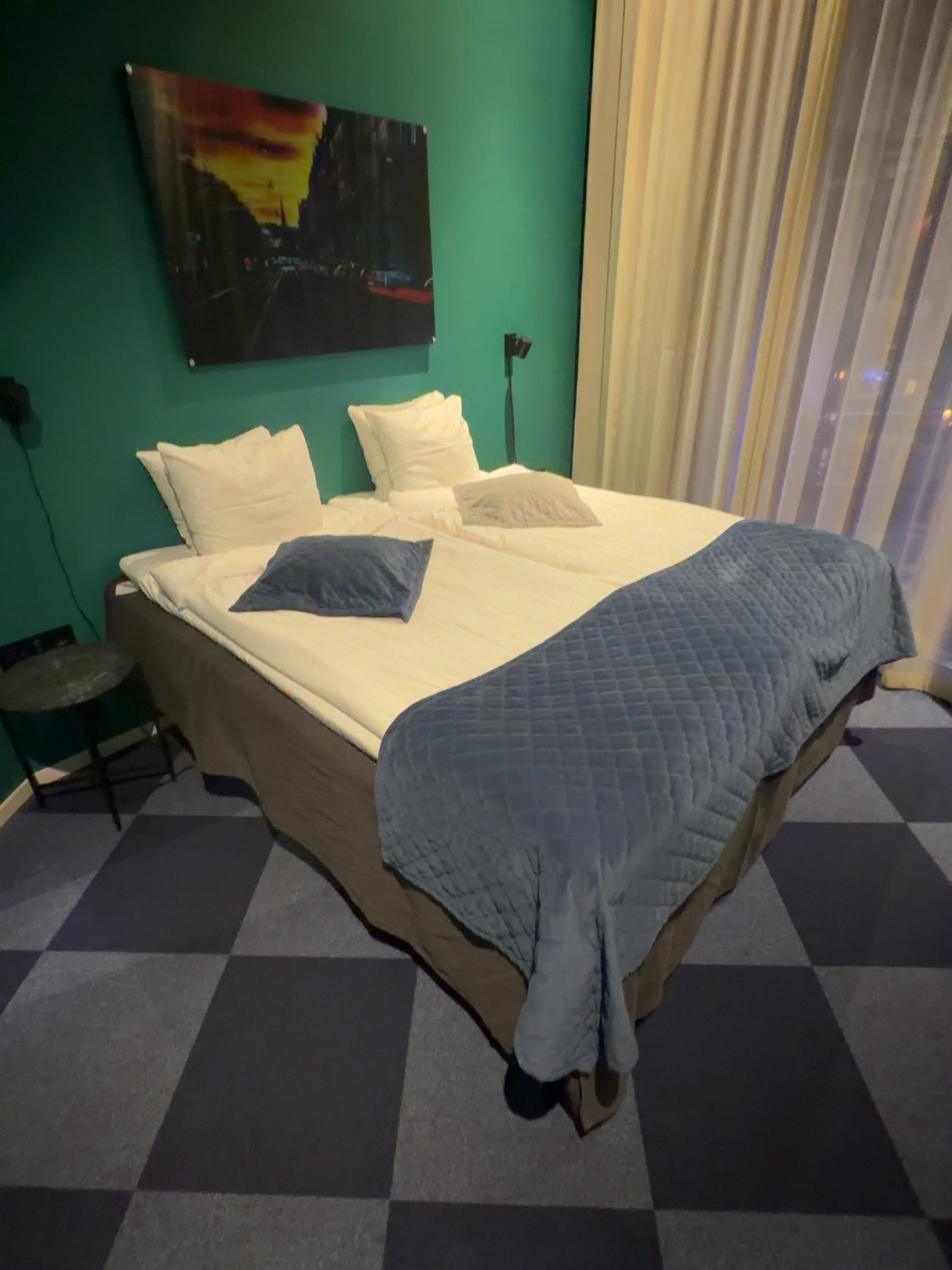 Förhandsvisning av video för Komplett inredning från hotellrum (Rum B012)