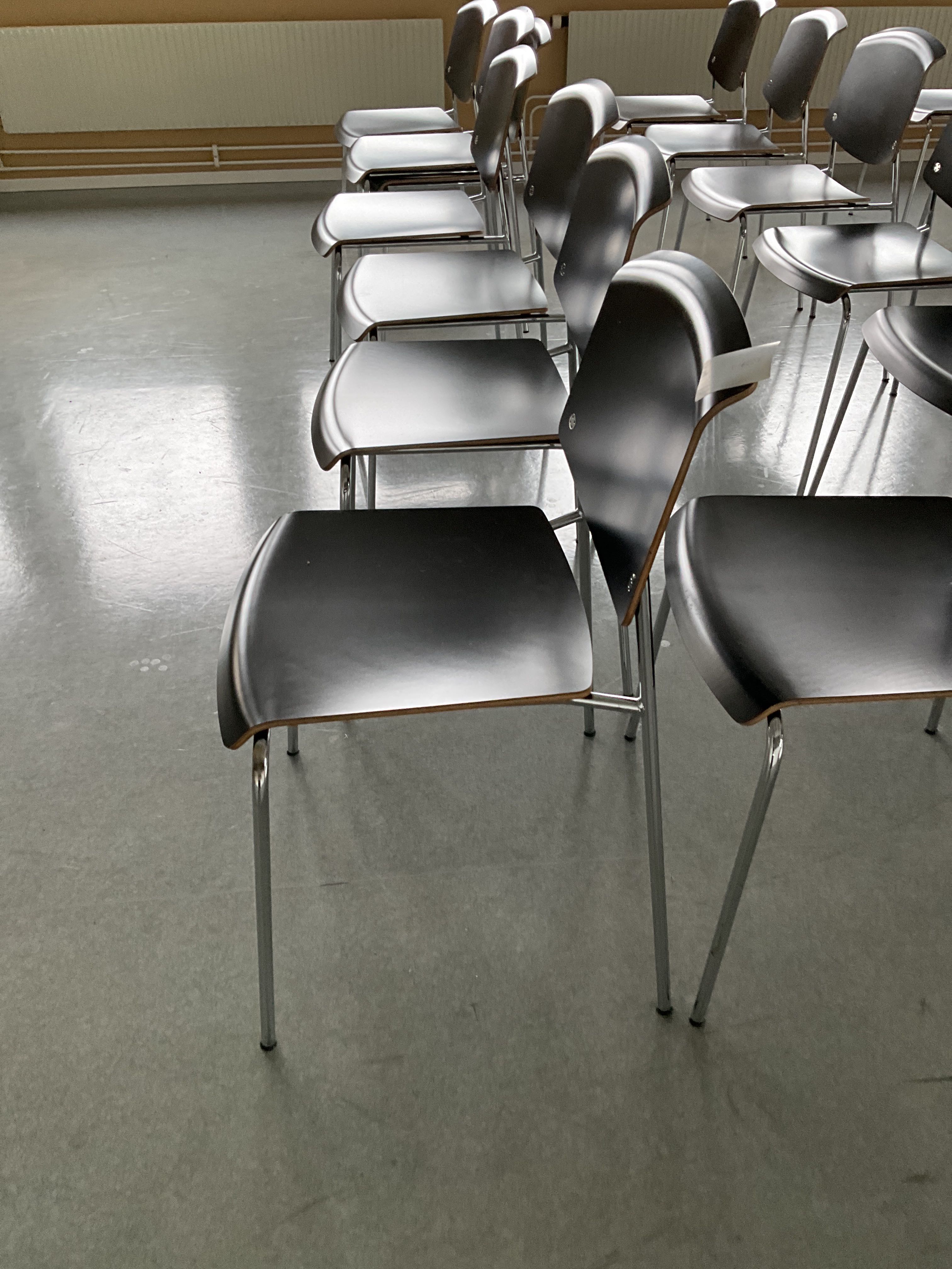 Stolar 40 stapelbara stolar i fint skick - Auktioner online - Nätauktioner ...