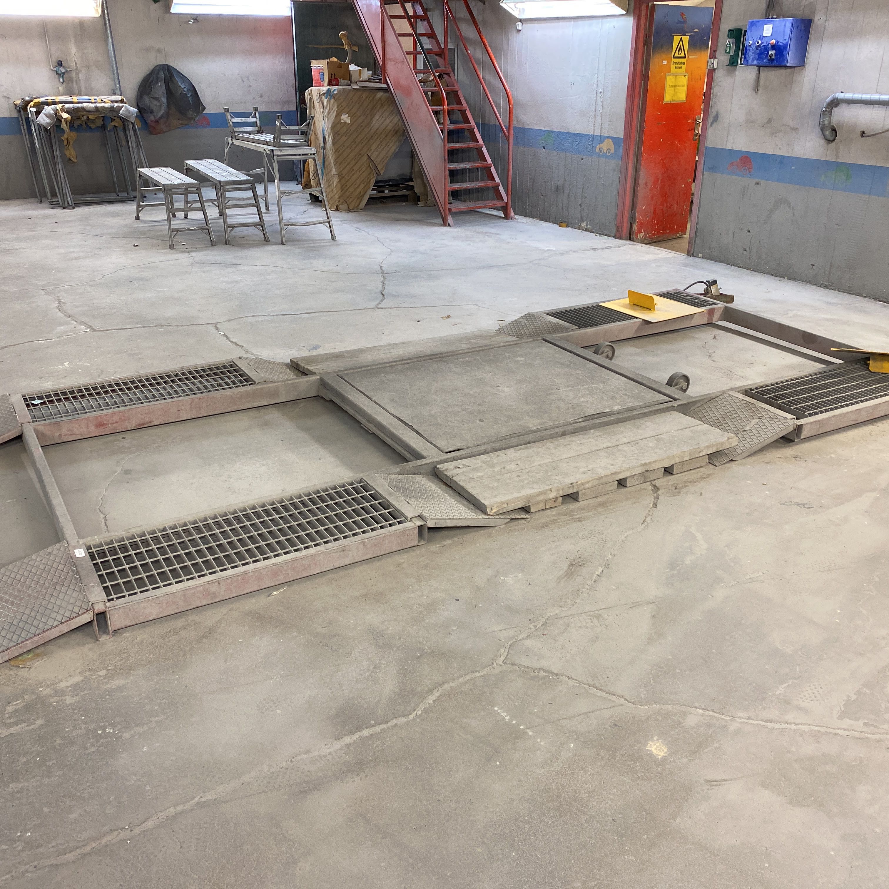 Compressed air controlled car lift PS Auction We value the future