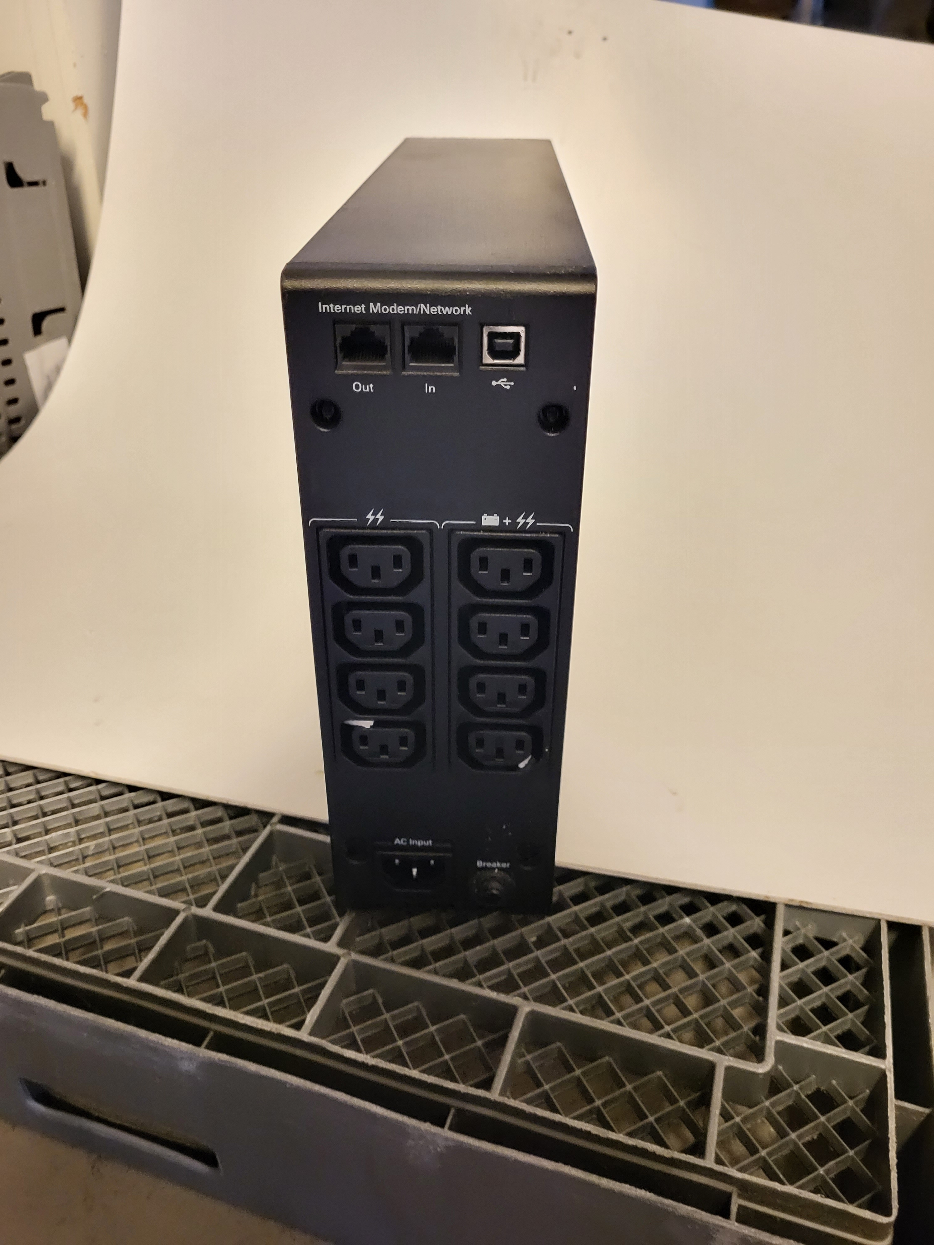 Eaton 5S UPS 1000 Desktop computer with Lenovo ThinkVision E24-10 ...