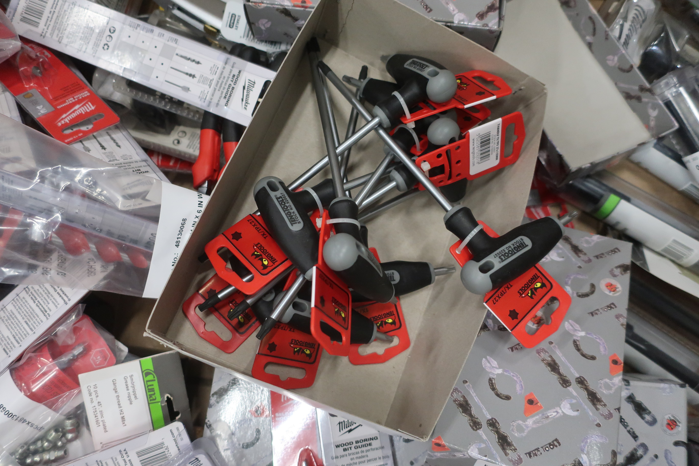 Assortment with tools Milwaukee and Luna and others PS Auction