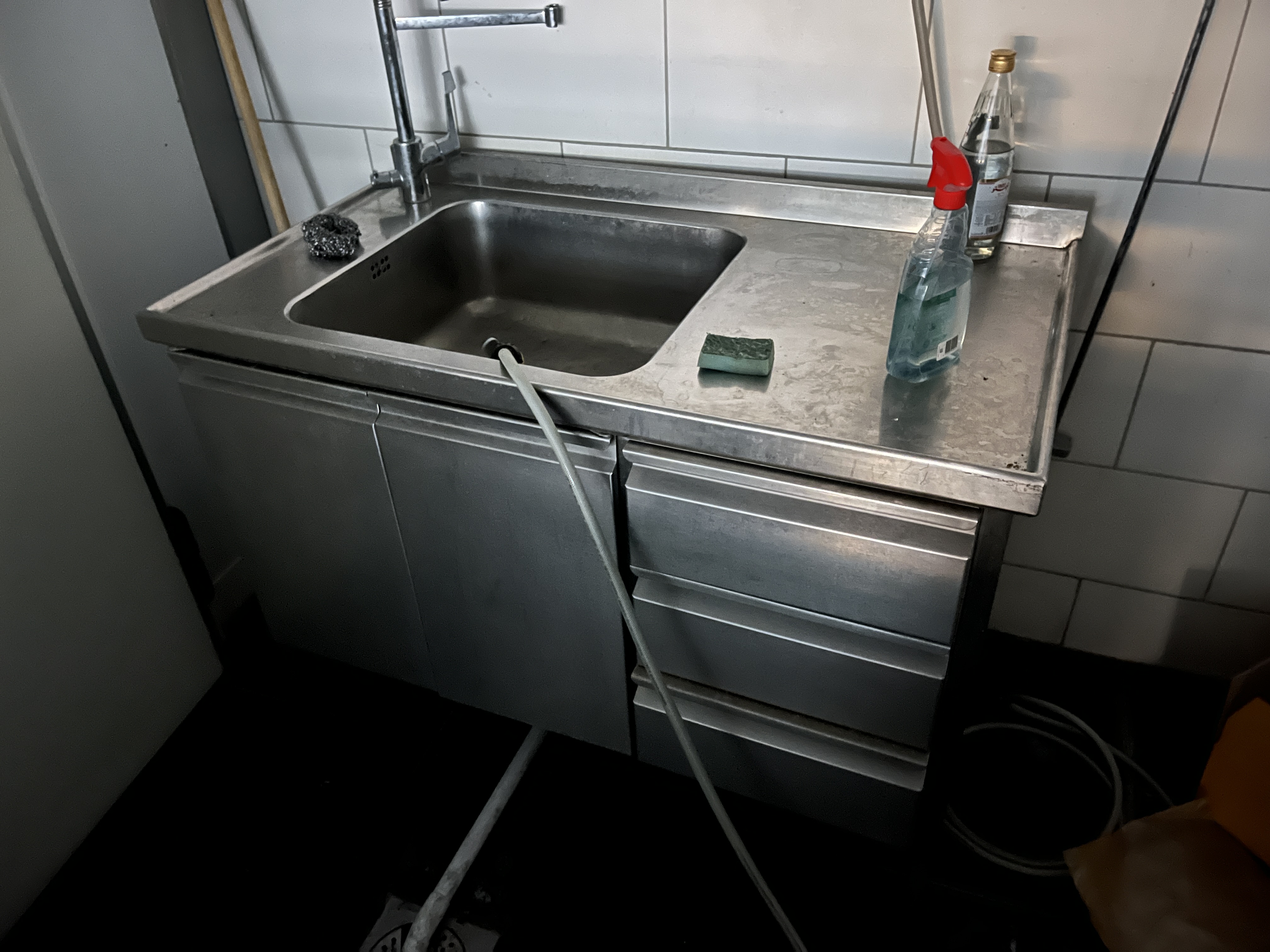 Sink with hob & mixer and hose reel PS Auction We value the future