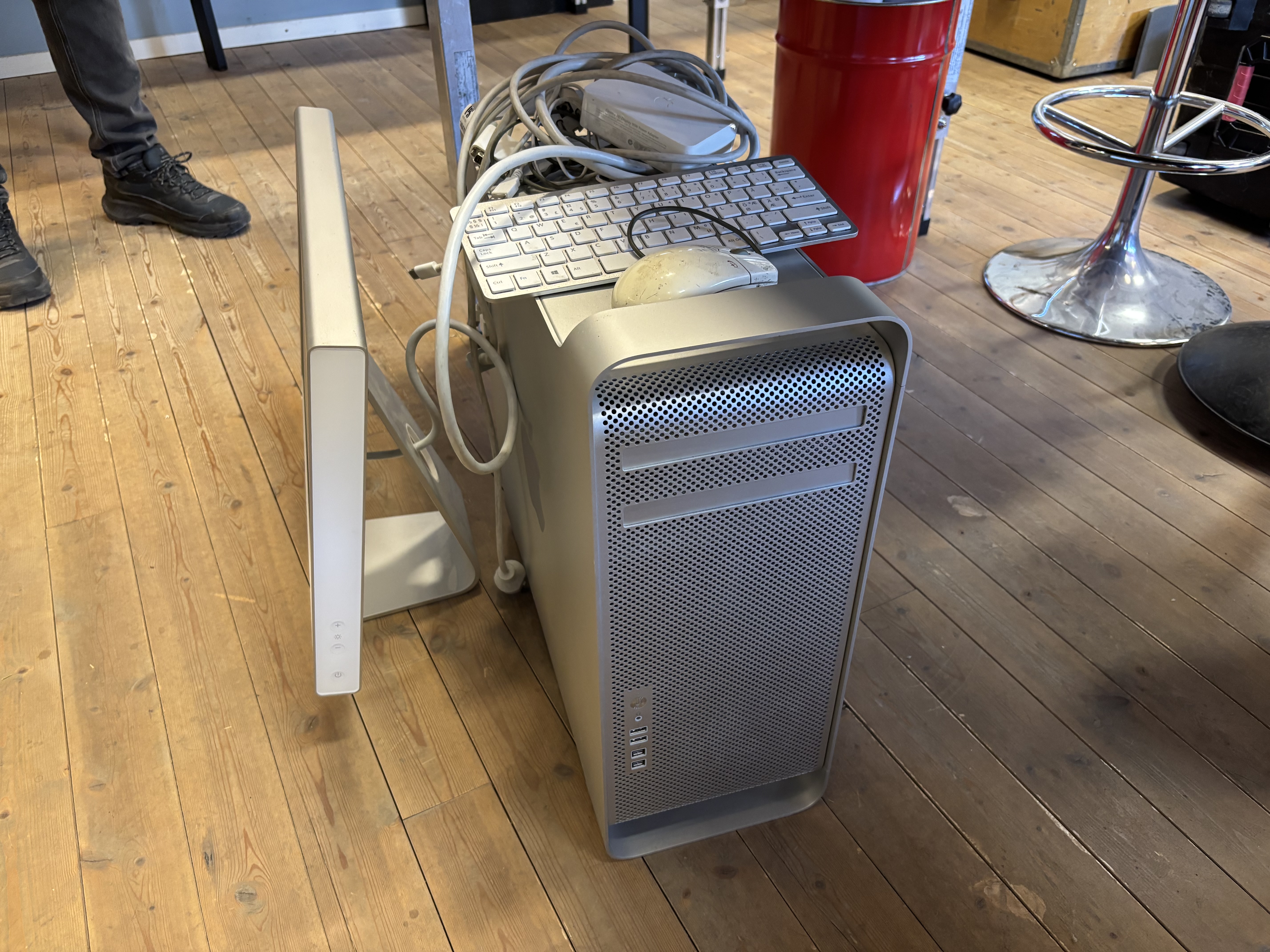 Apple Power Mac G5 + Apple Cinema Display + keyboard & mouse - PS 