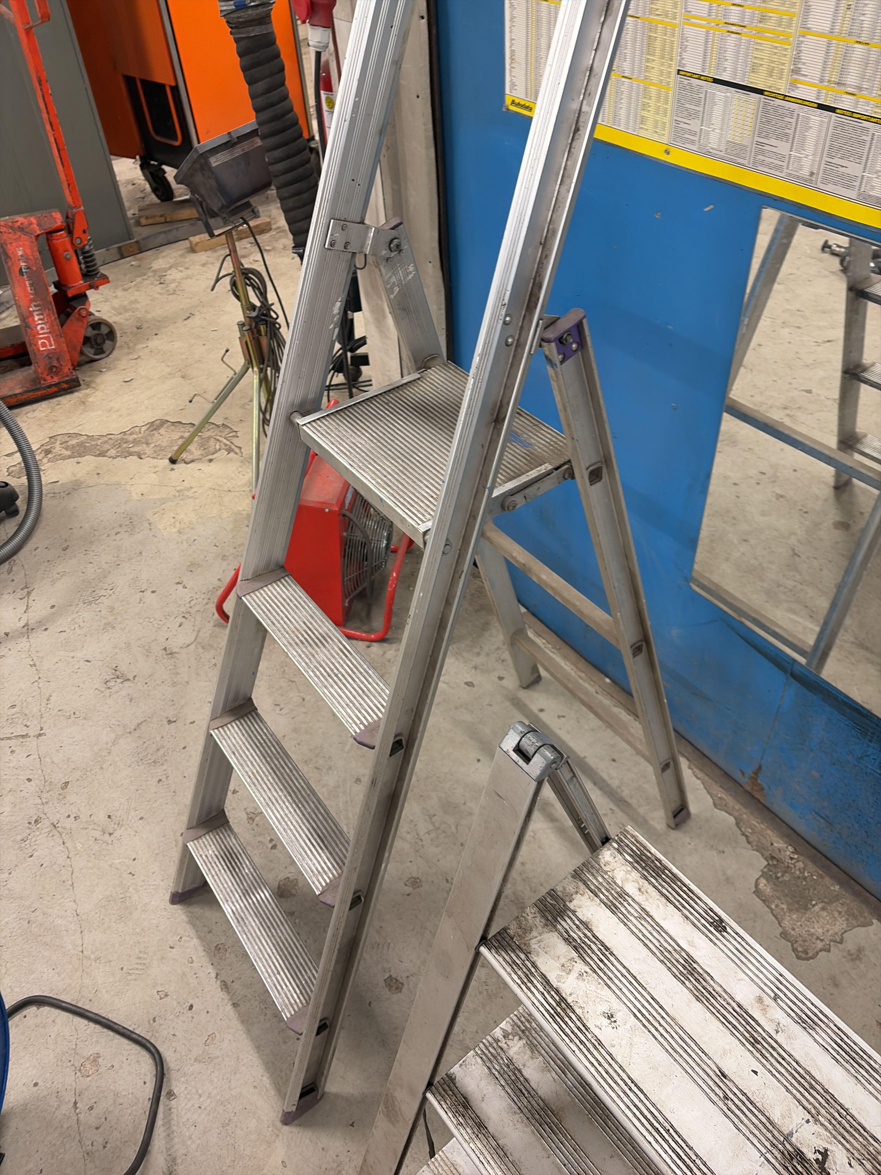 Ladders 2 pcs - PS Auction - We value the future - Largest in net auctions