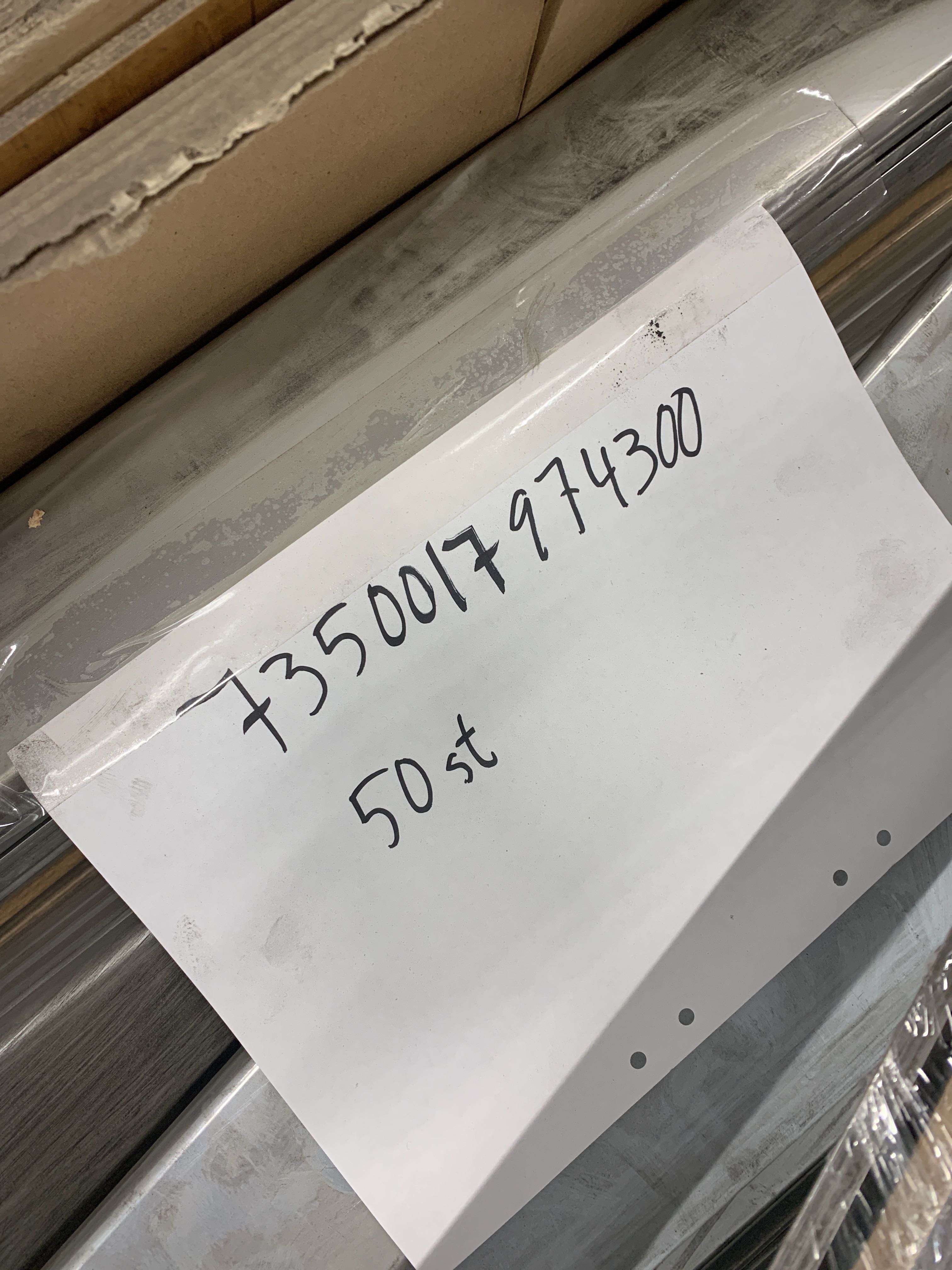 Various assembly articles for glass concrete blocks PS Auction We