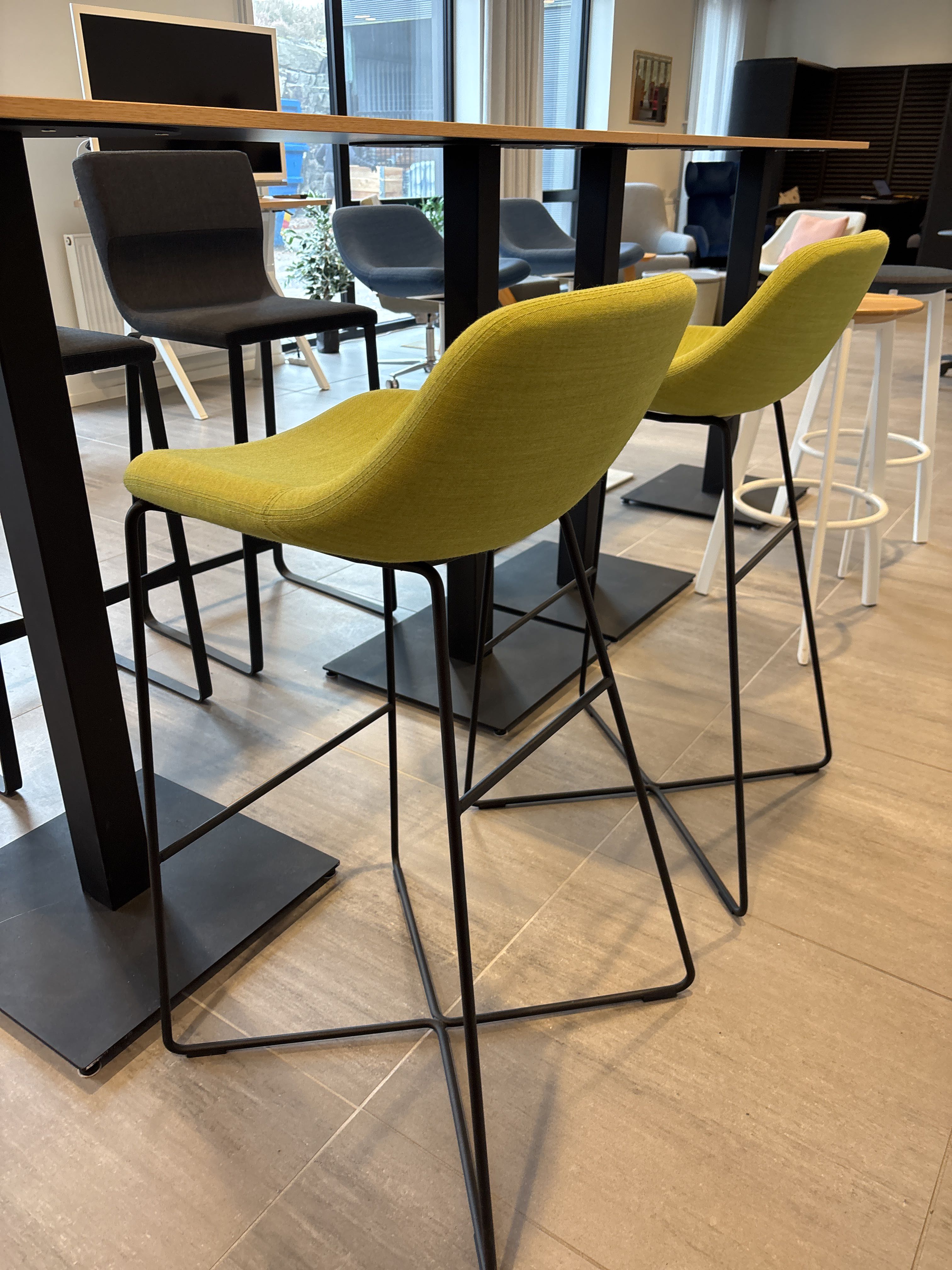 Noti Table Bar table with 4 stools, Noti - PS Auction - We value the future ...