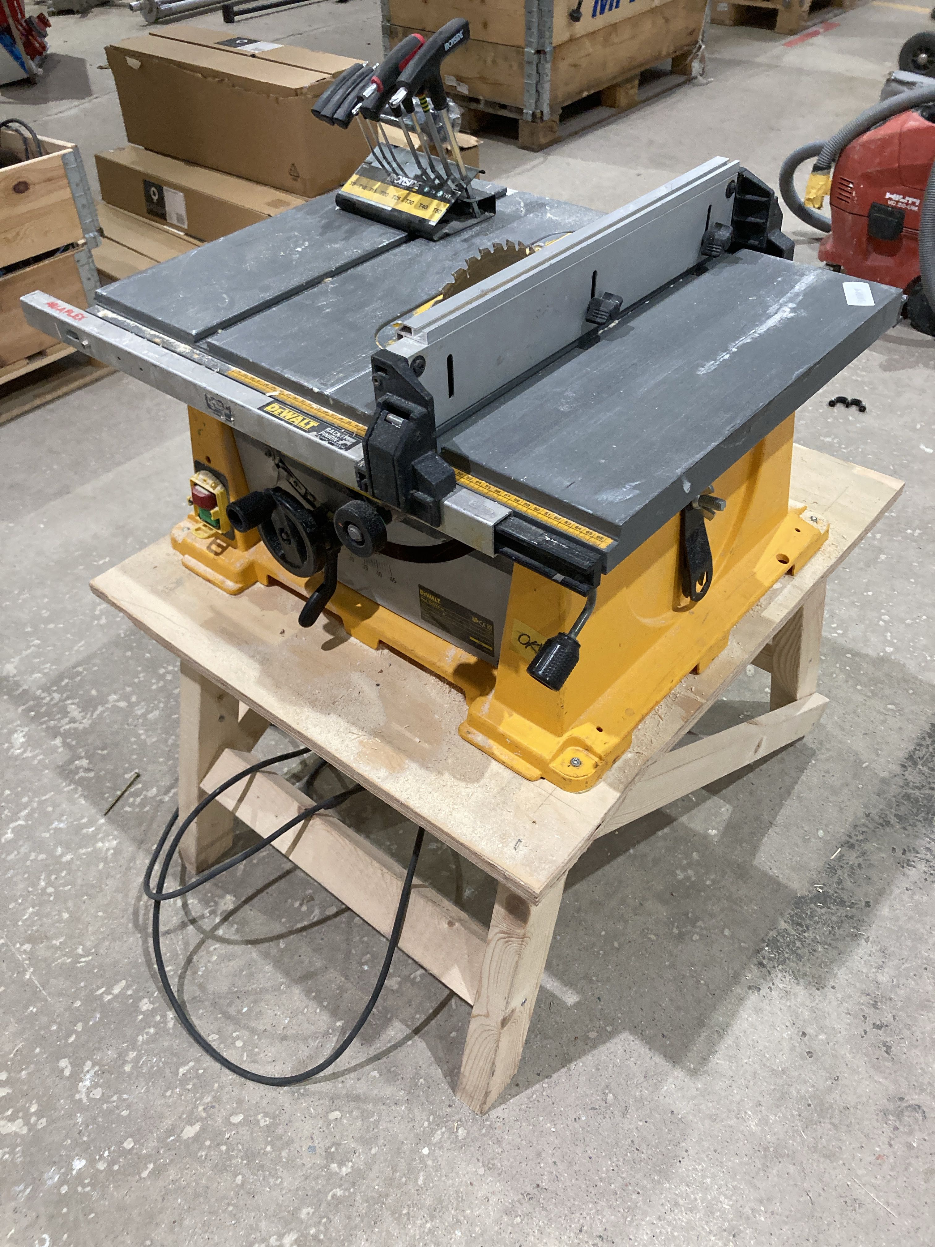 Bordssåg - DeWalt DW744-QS - Auktioner online - Nätauktioner ...