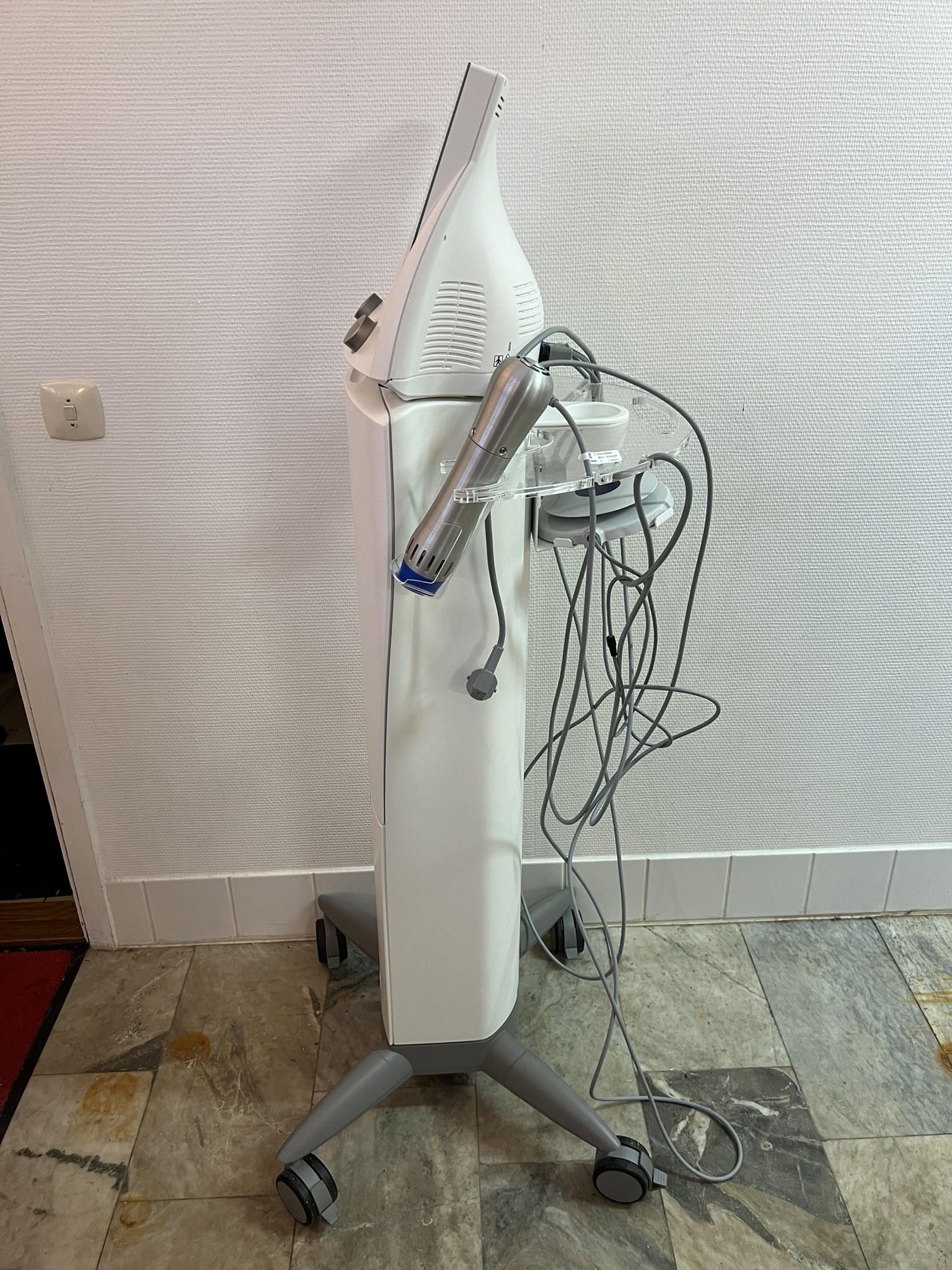 Fat freezing and shock wave machine Z Lipo + Z Wave - PS Auction