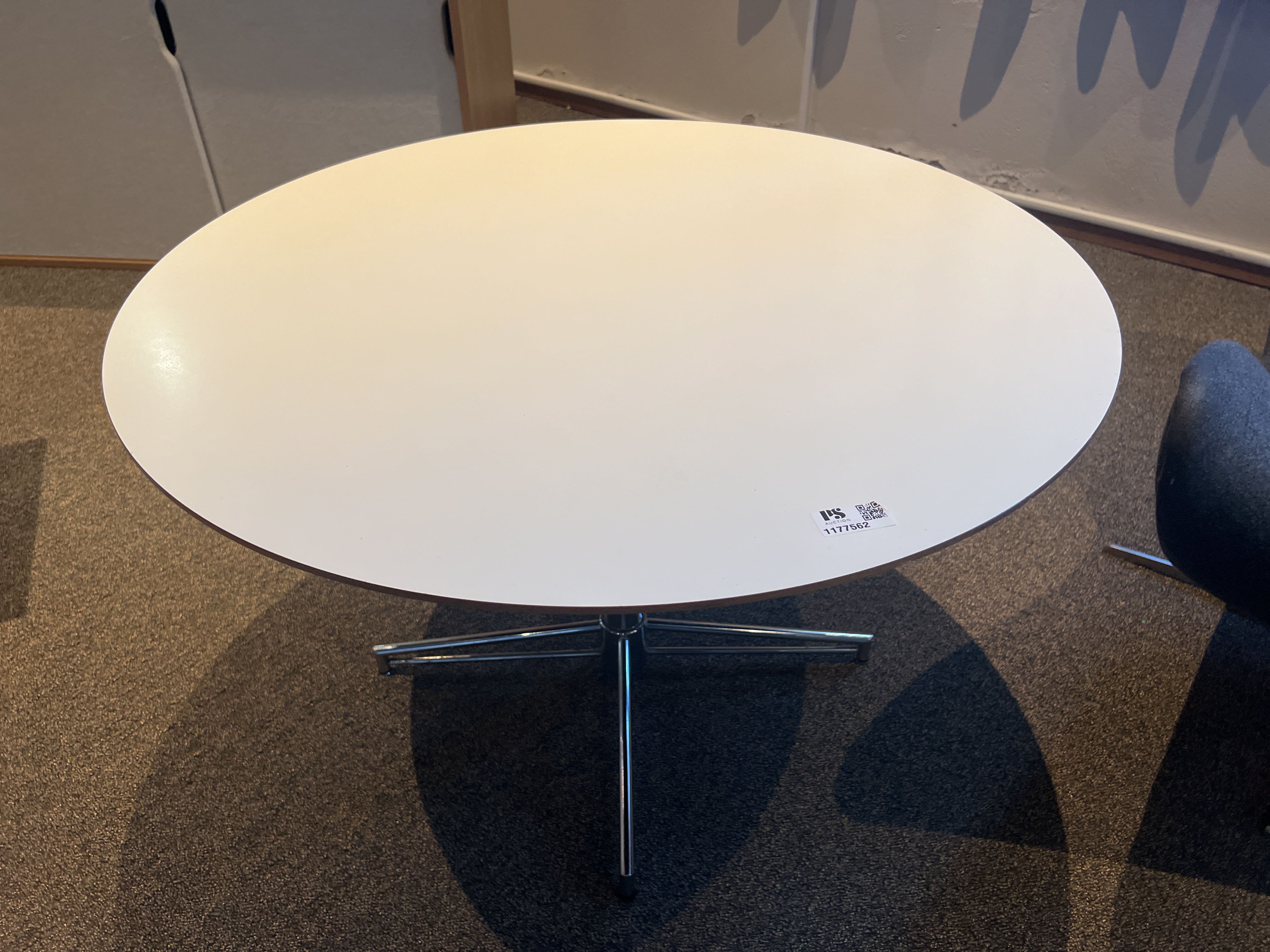 F00290 Armchair & table - PS Auction - We value the future - Largest in net ...