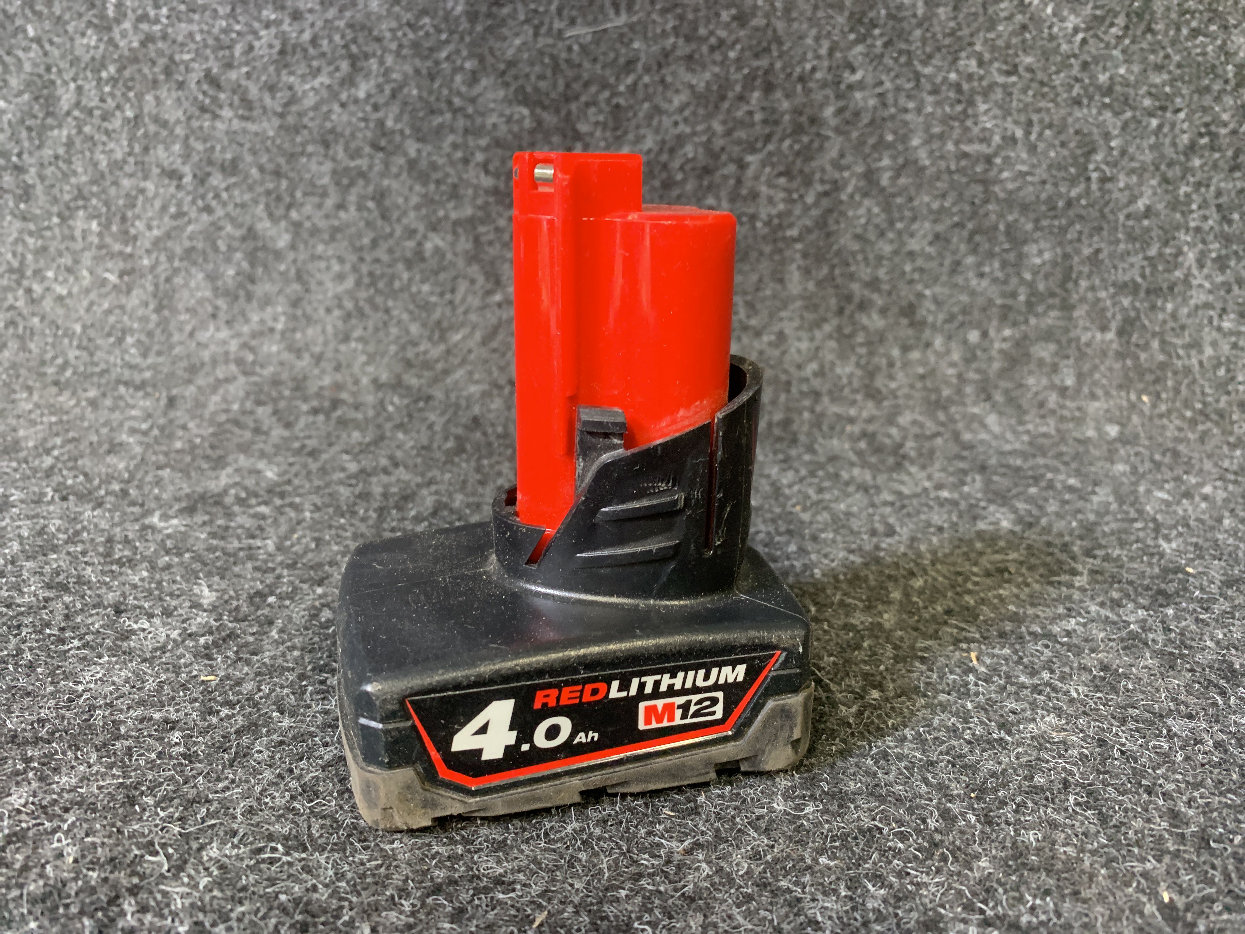 Batterie Milwaukee 12V 4.0 Ah - Pour Outils Sans Fil Milwaukee - Neuf Sous Emballage