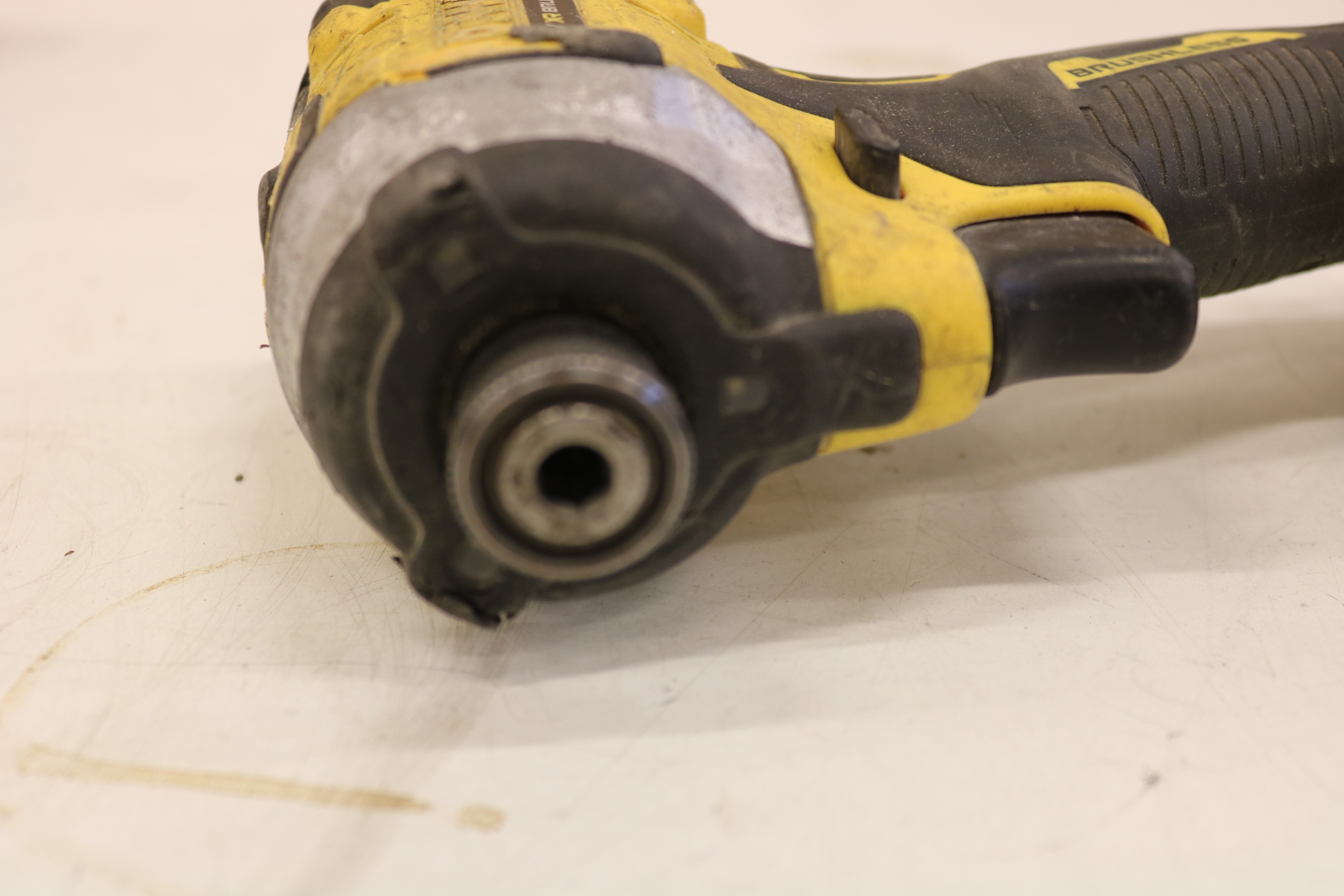 DeWalt package with 4 machines - PS Auction - We value the future ...