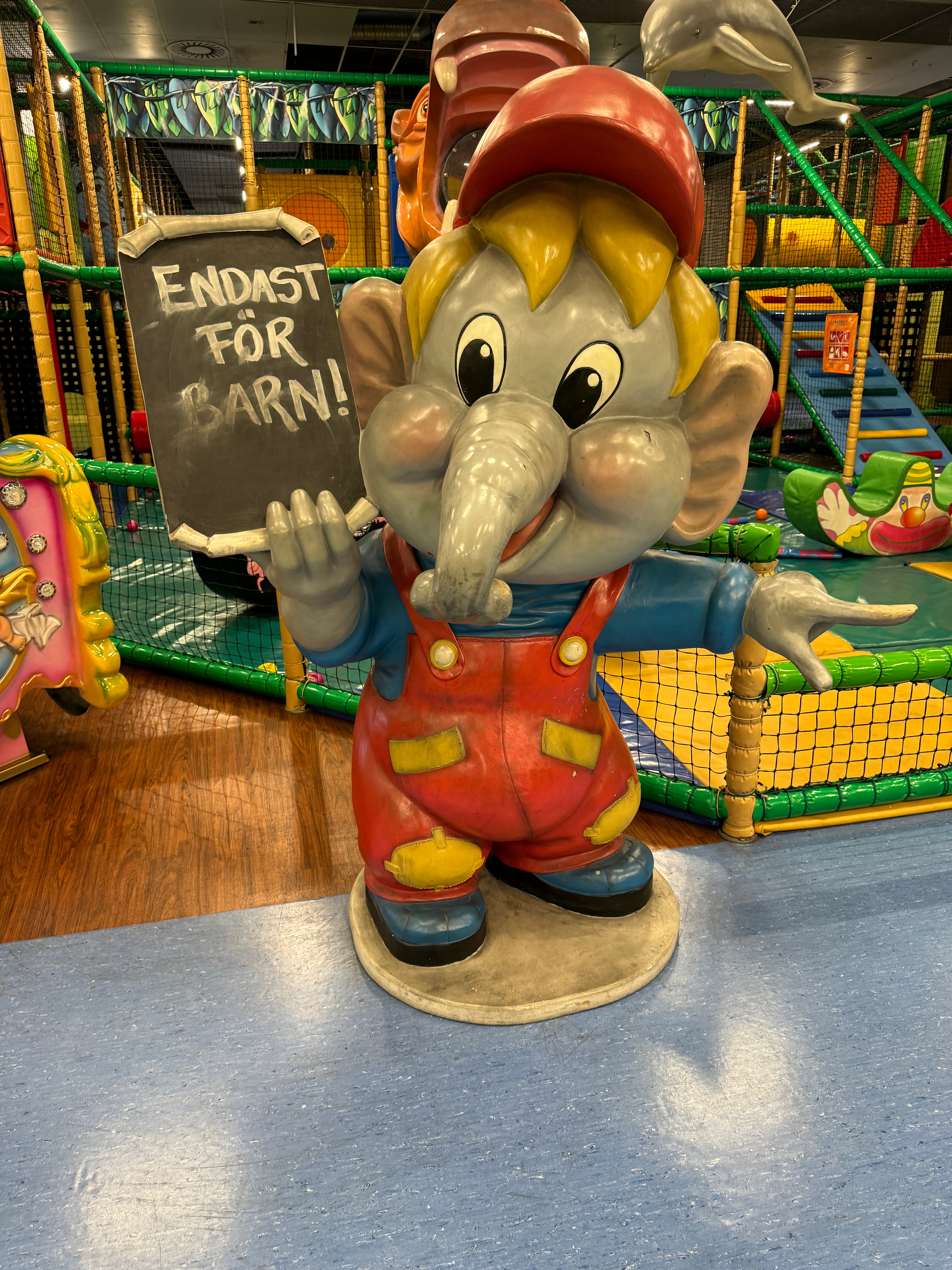 Fairy tale elephant 1.8 meters high - PS Auction - We value