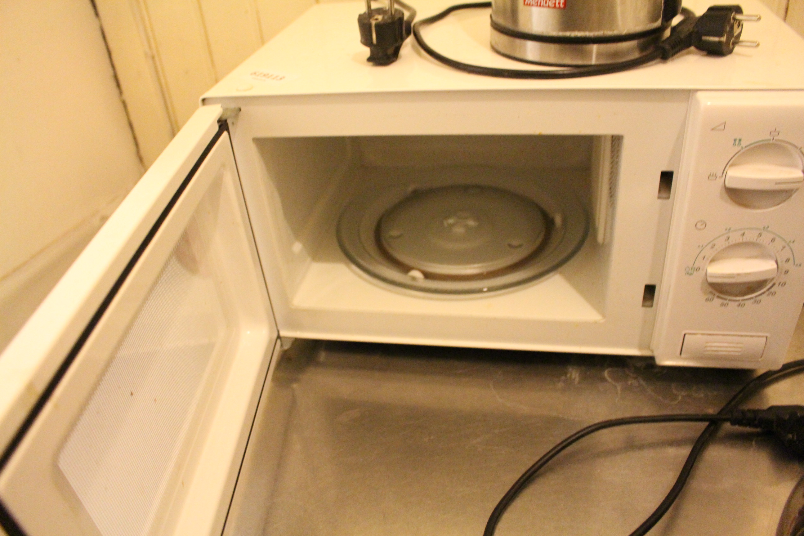 Kitchen appliances - PS Auction - We value the future ...