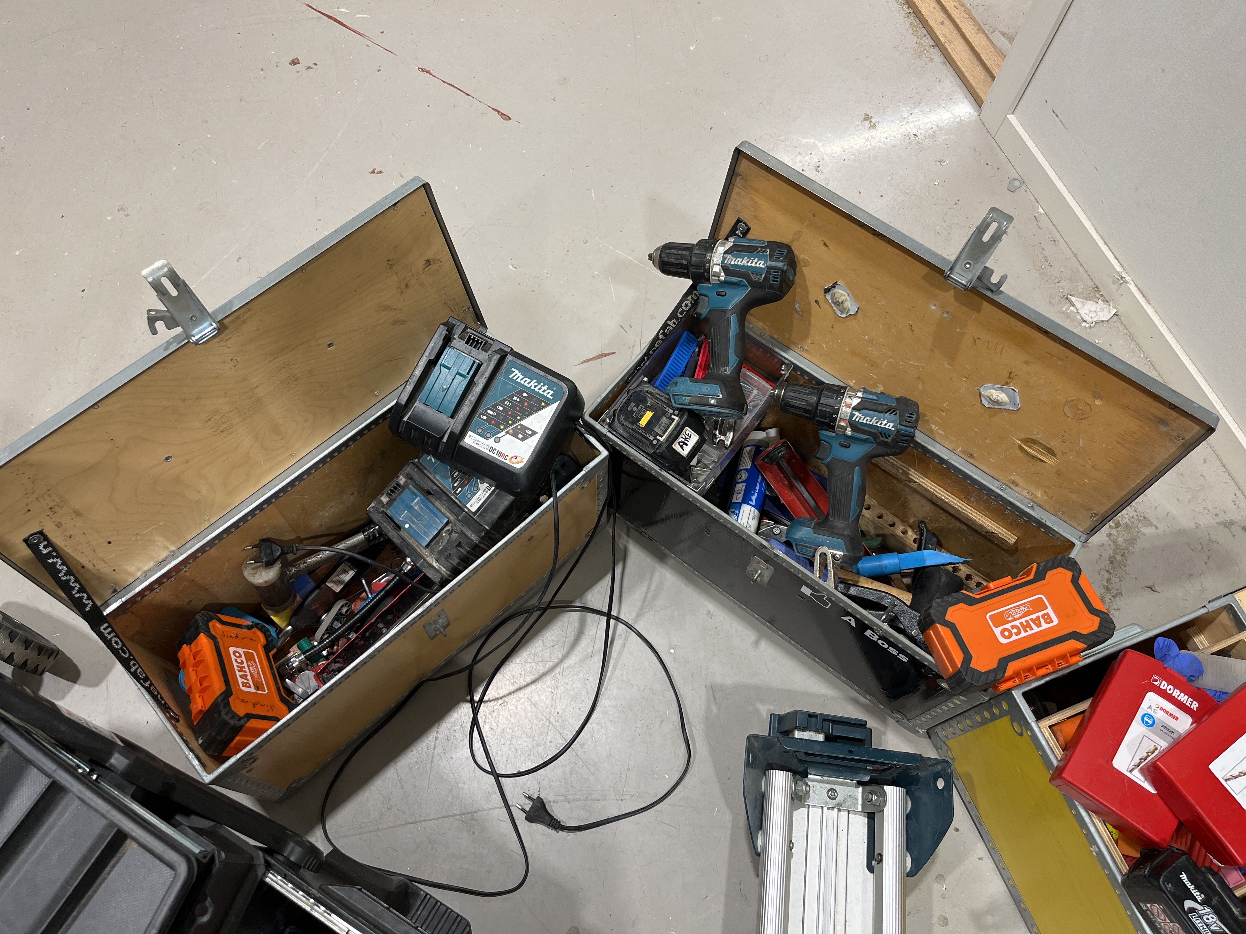Hand Machine Building Tools Collection of hand machines, tools, implements and more - PS Auction ...