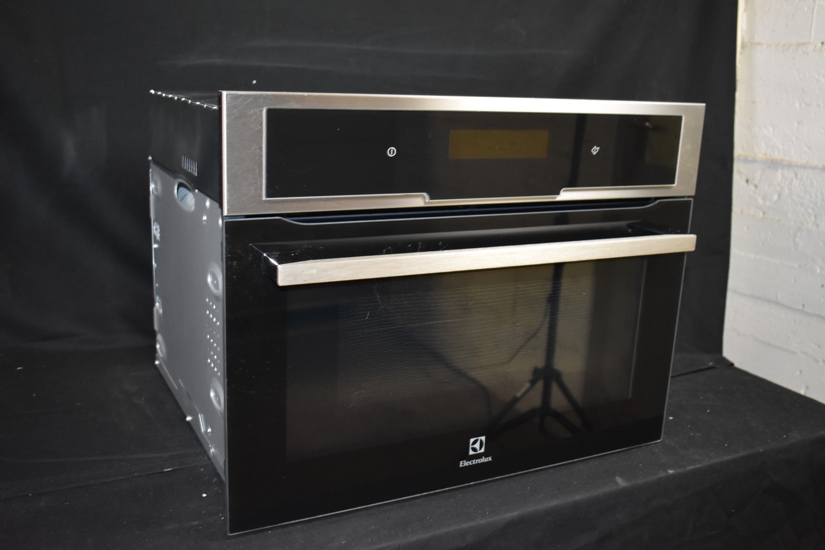Compact oven micro function 60 cm Electrolux EVY7800AAX display case