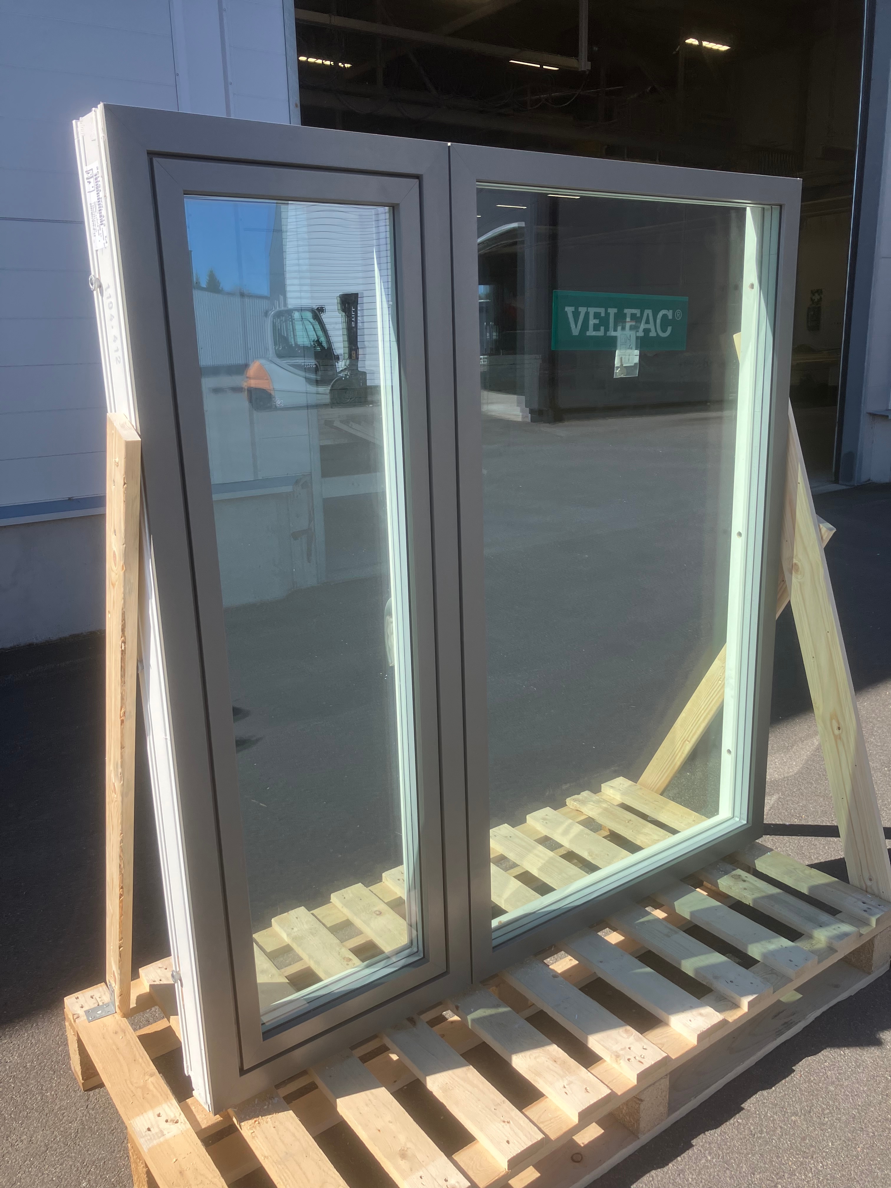 VELFAC fönsterparti – 3-glas, alu/trä – öppningsbart + fast - Auktioner ...