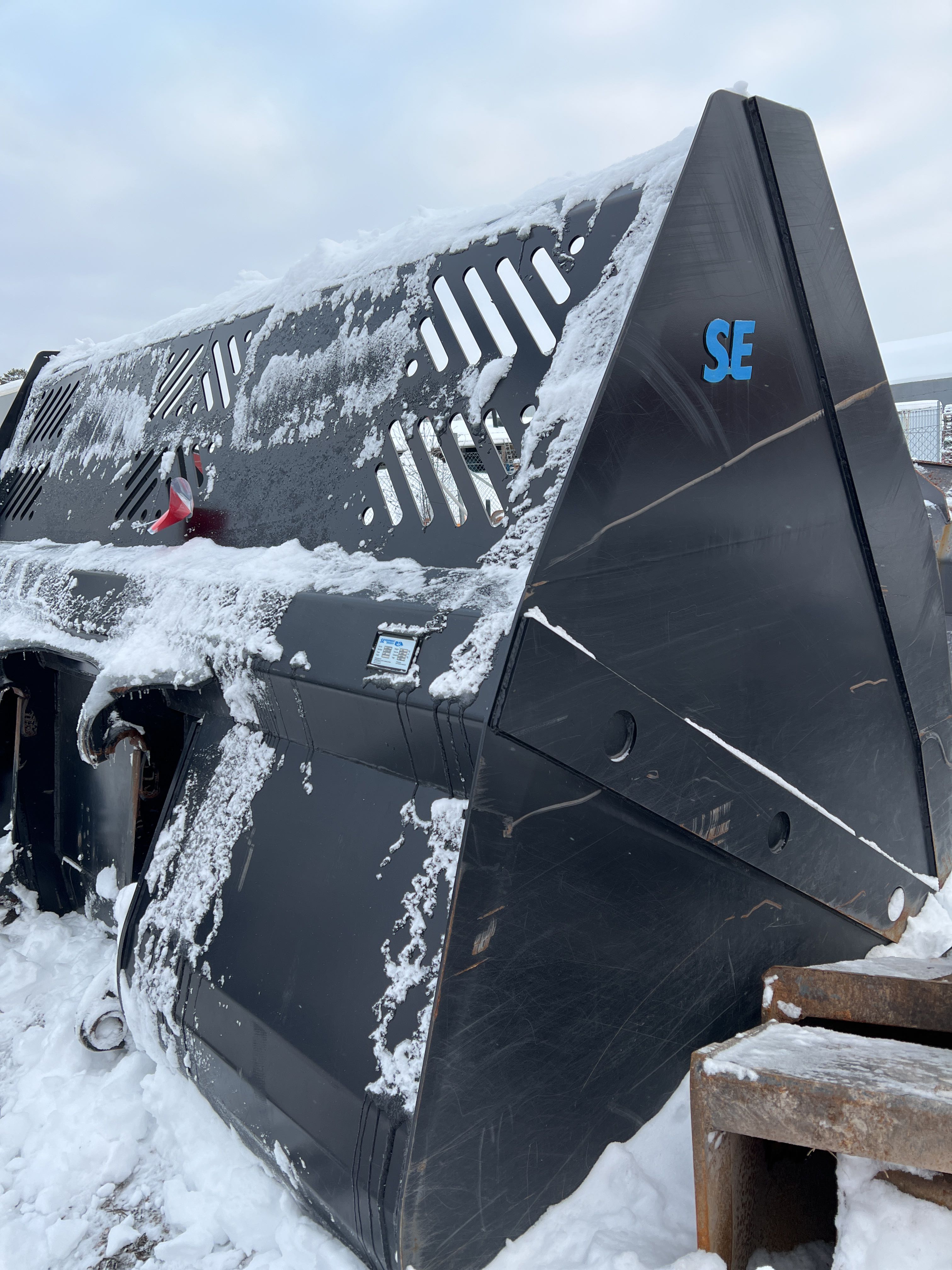 LIGHT MATERIAL BUCKET LARGE BM 15500 L from SE Equipment - PS Auction ...