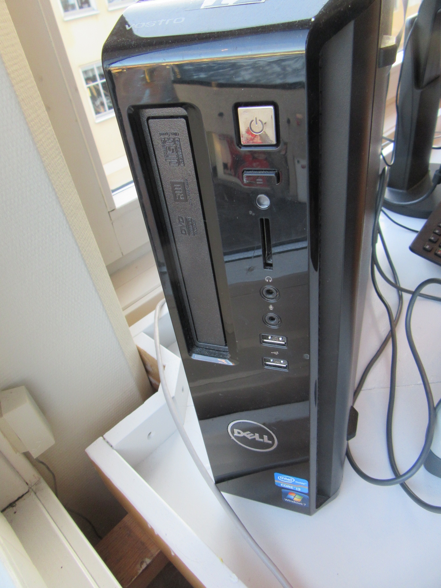 Computer kit # 1, Dell Vostro 260s with screen, keyboard and mouse