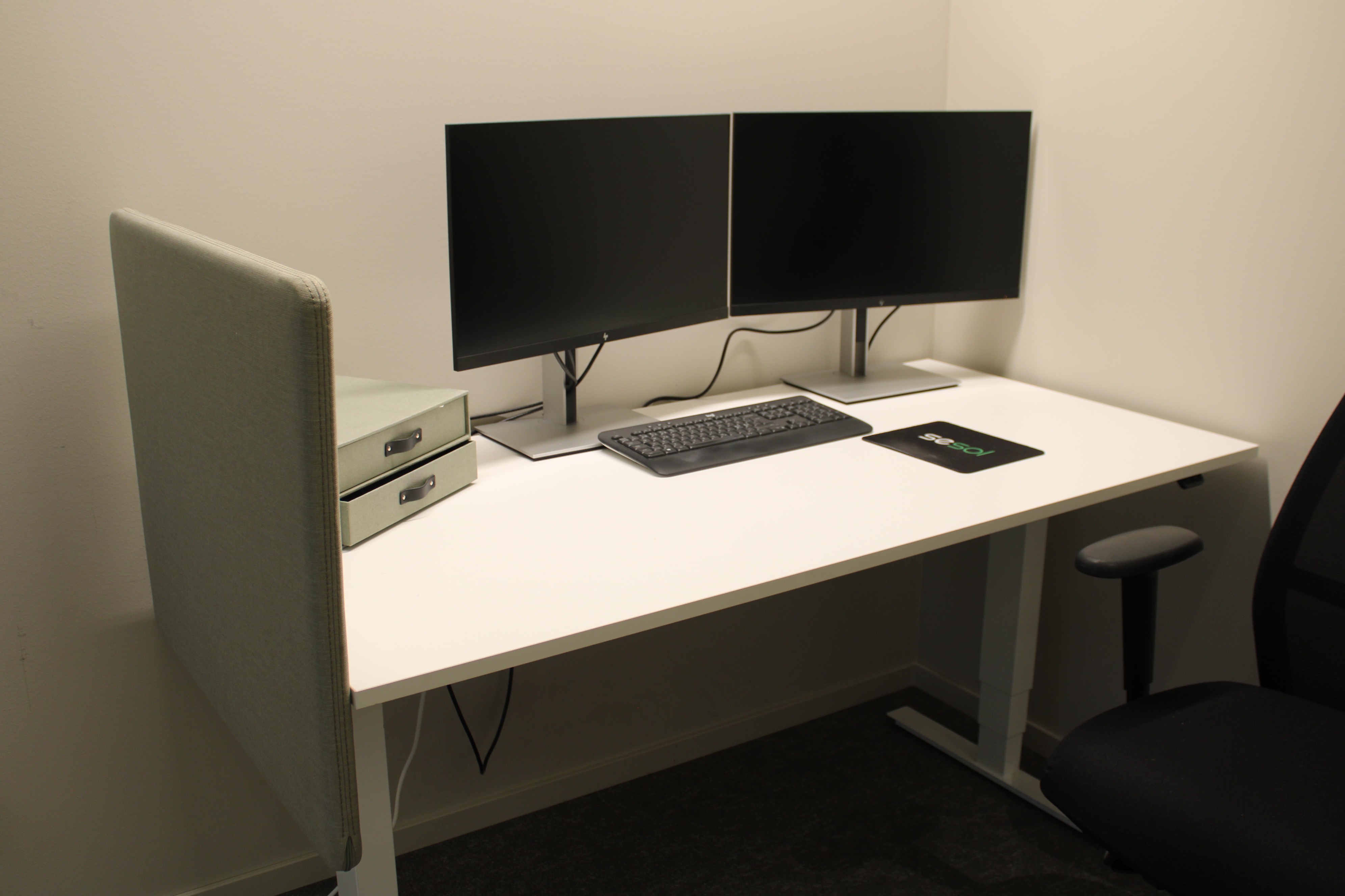Workroom with electric desk, work chair and computer monitors - PS ...