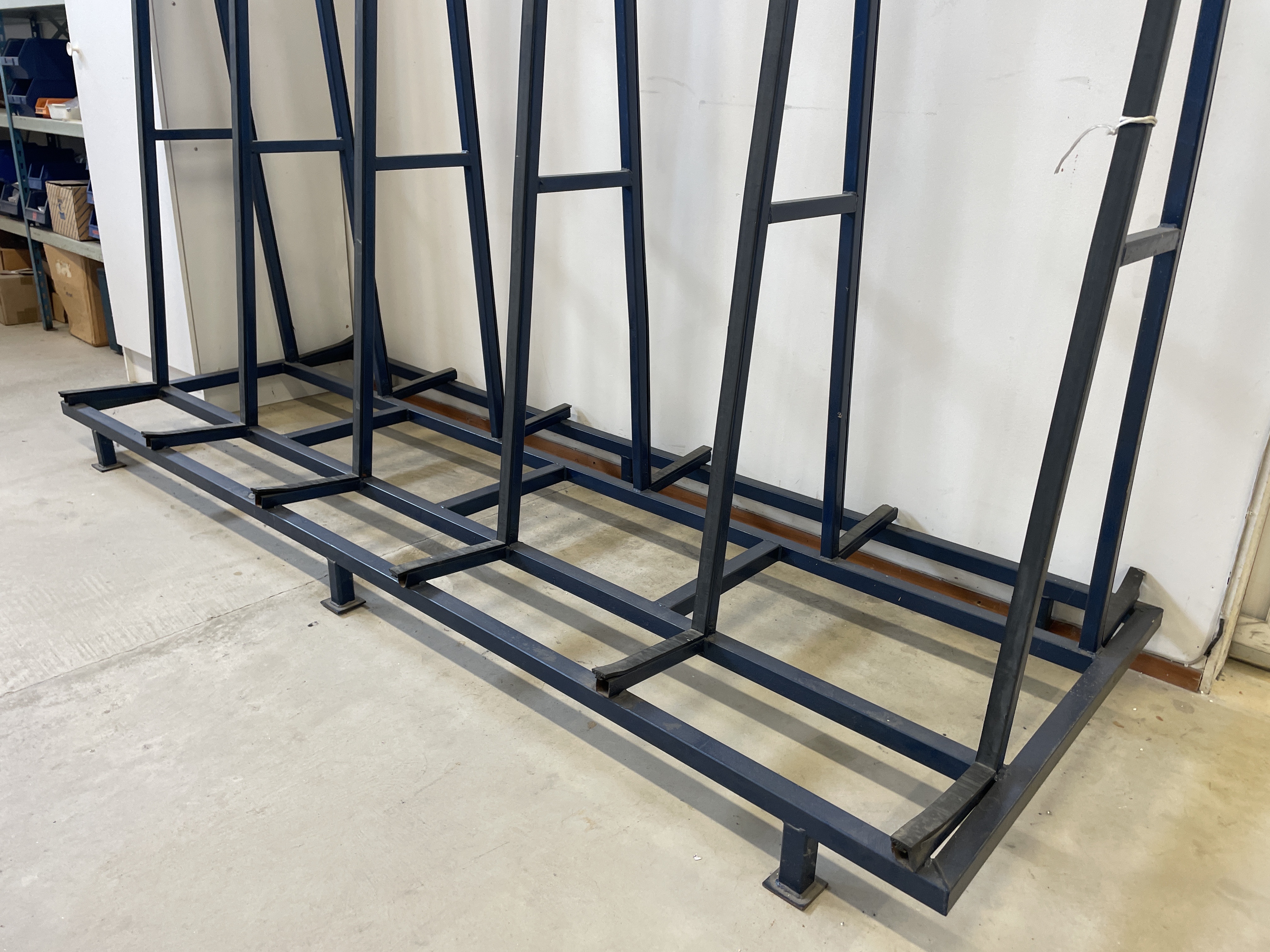 Double-sided glass rack - PS Auction - We value the future - Largest in ...