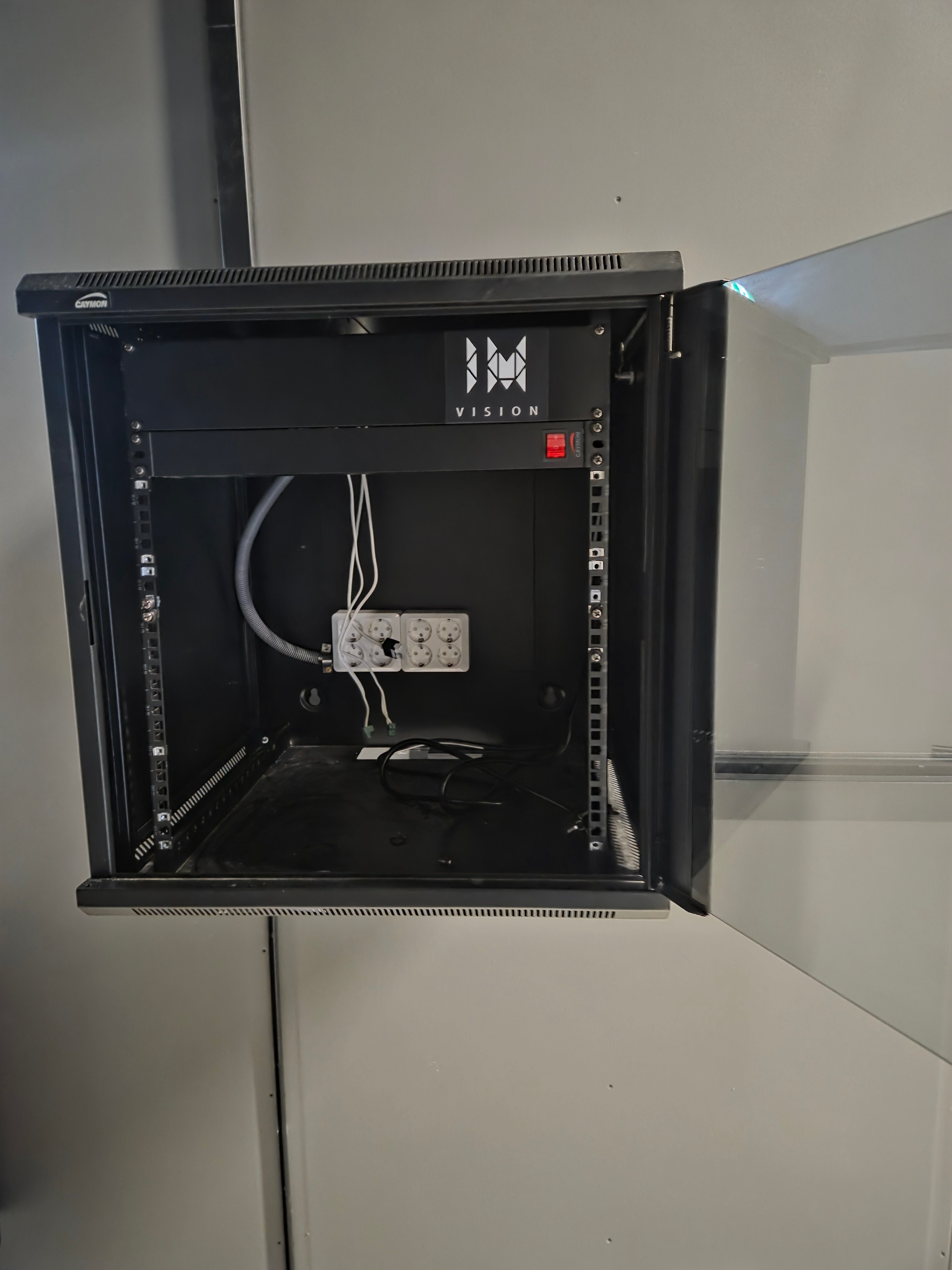 Place Tech Rack Large wall-mounted technology rack - PS Auction - We value the future ...
