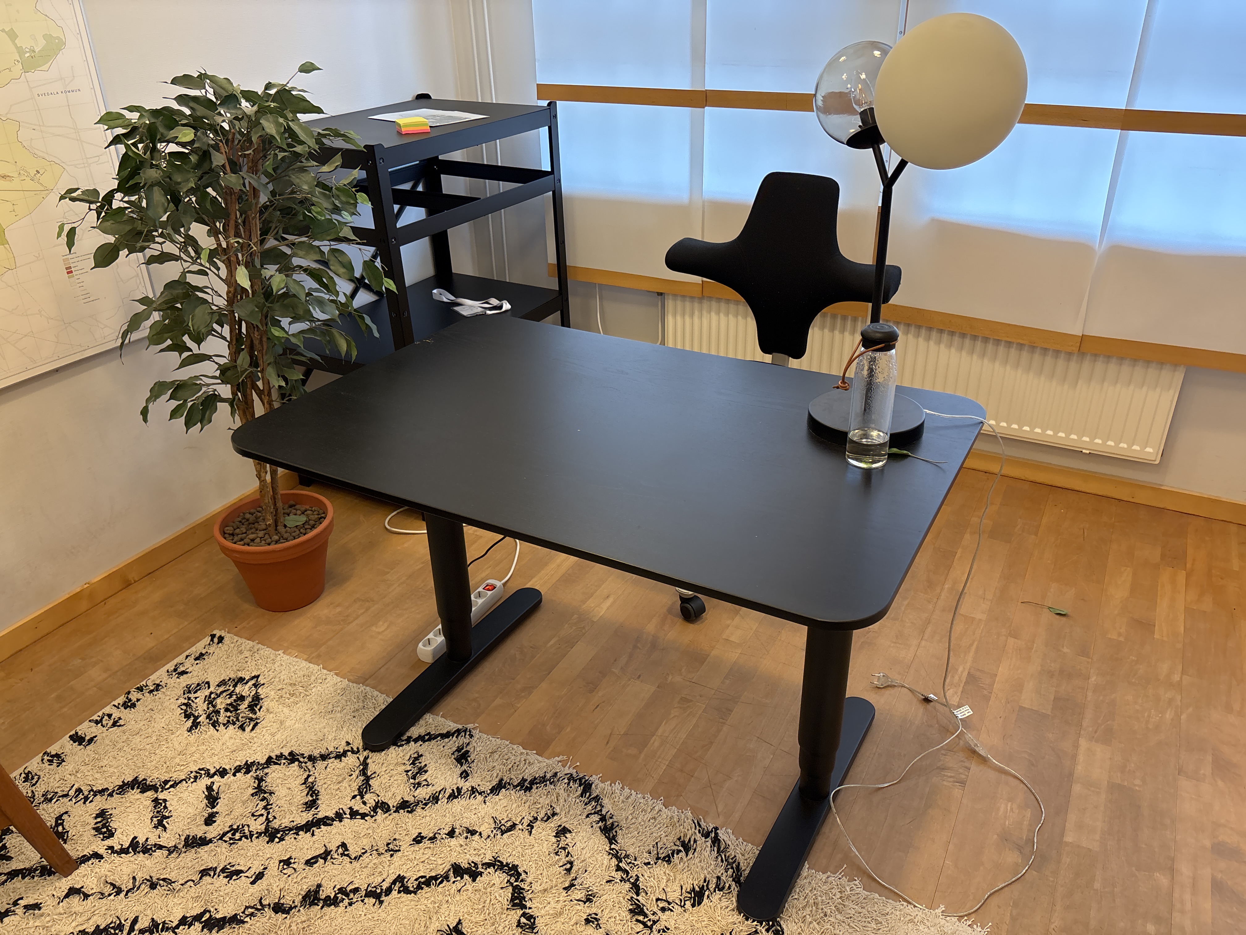 Office furniture, as shown in pictures - PS Auction - We value the ...