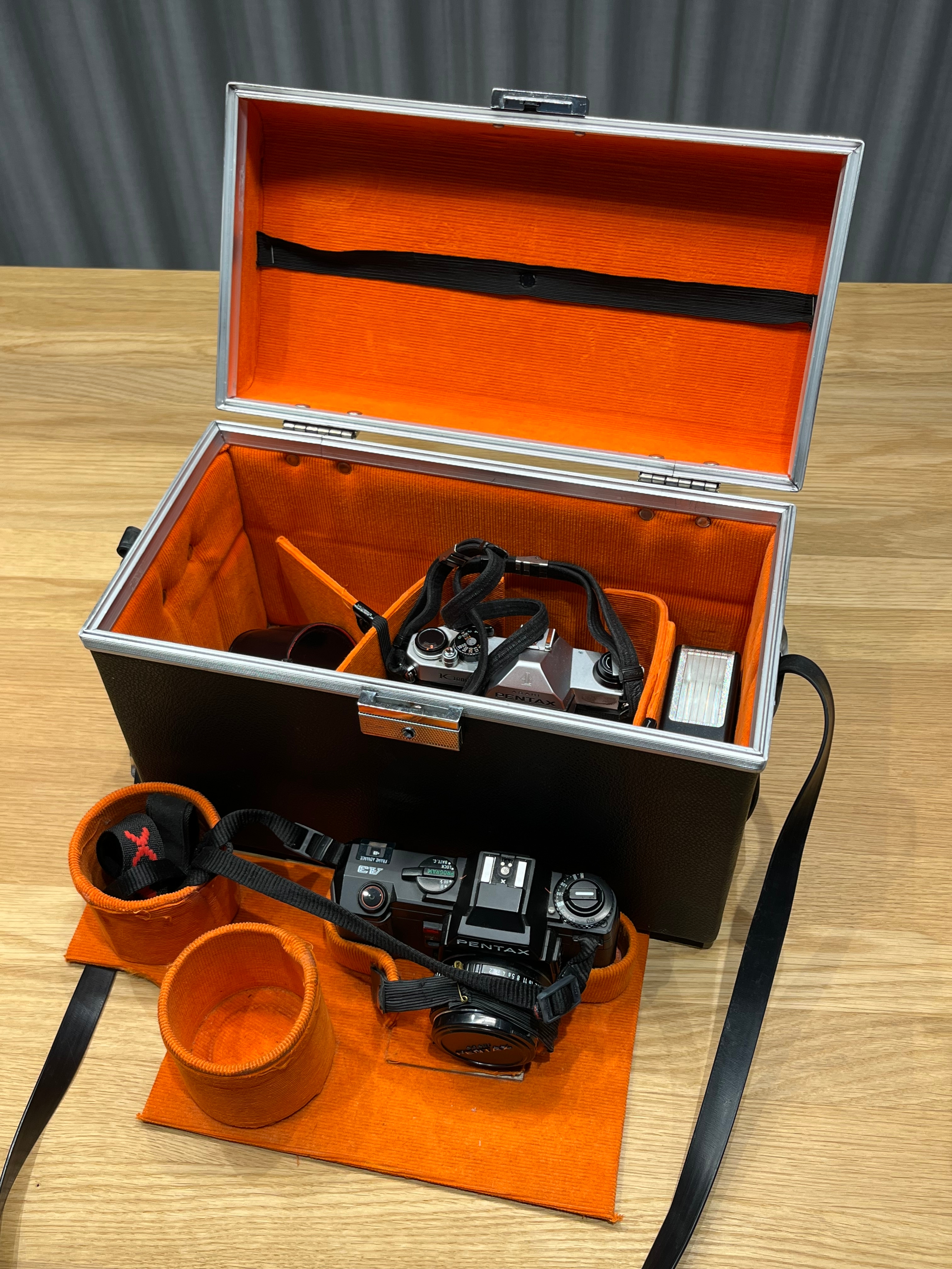 PENTAX K1000 箱付き Pentax K1000 & Pentax A3 – Analog Camera Kit - PS Auction - We