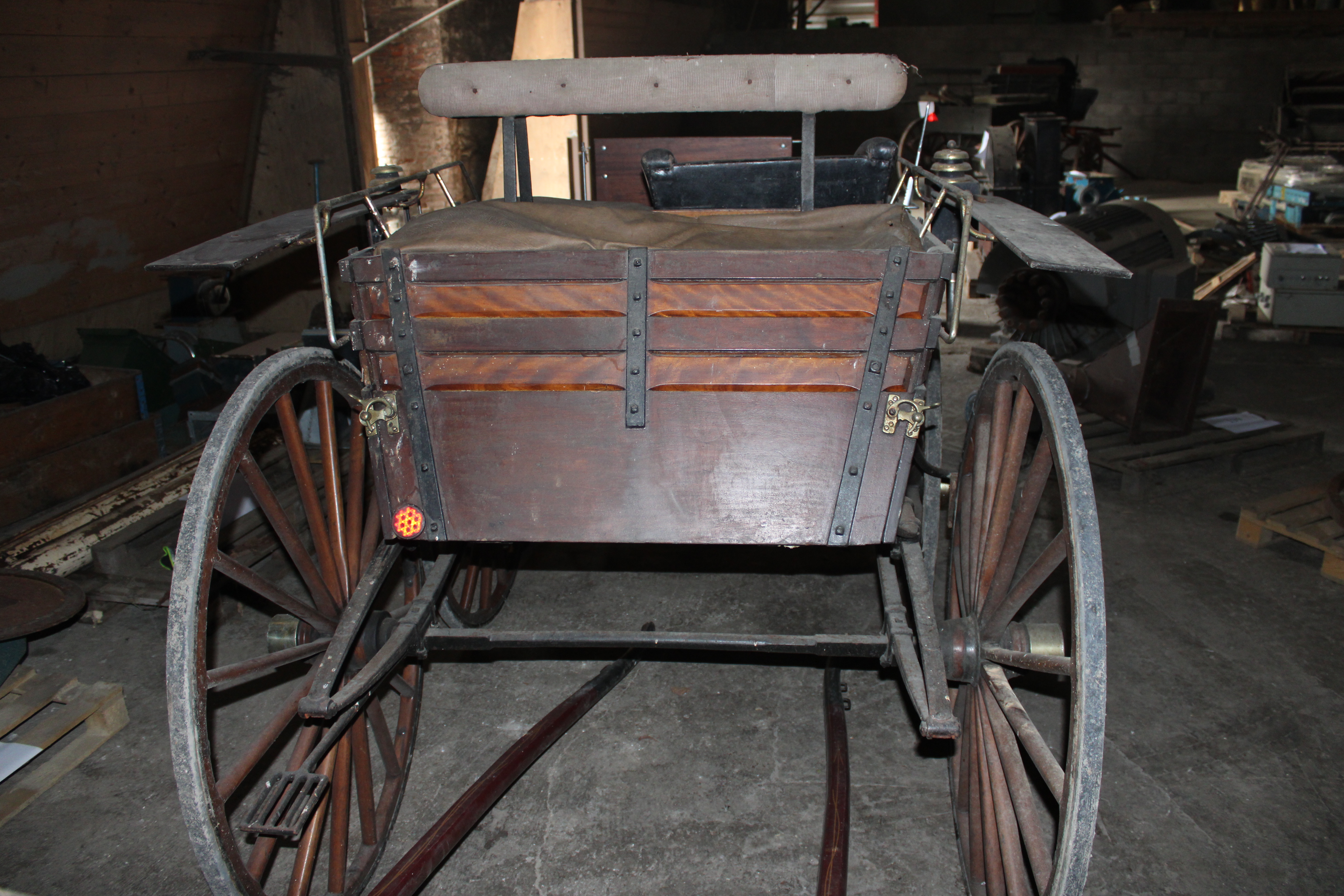 Dogcart horse carriage with lamps - PS Auction - We value