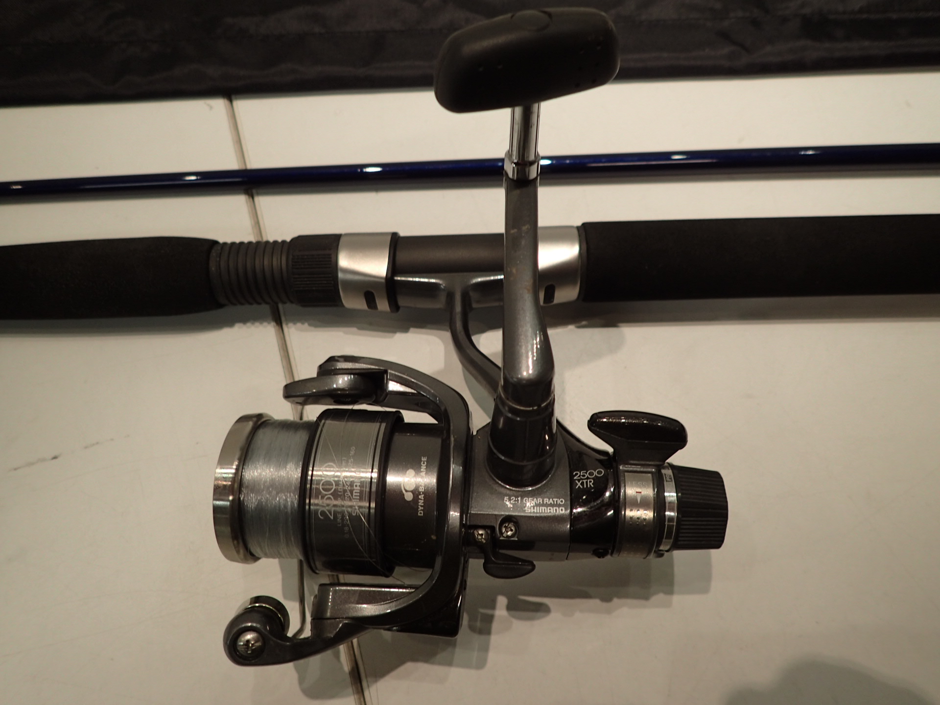 Fishing rod with reel roll - PS Auction - We value the future - Largest in net auctions Fishing rod with reel roll - PS Auction - We value the future - Largest in net auctions