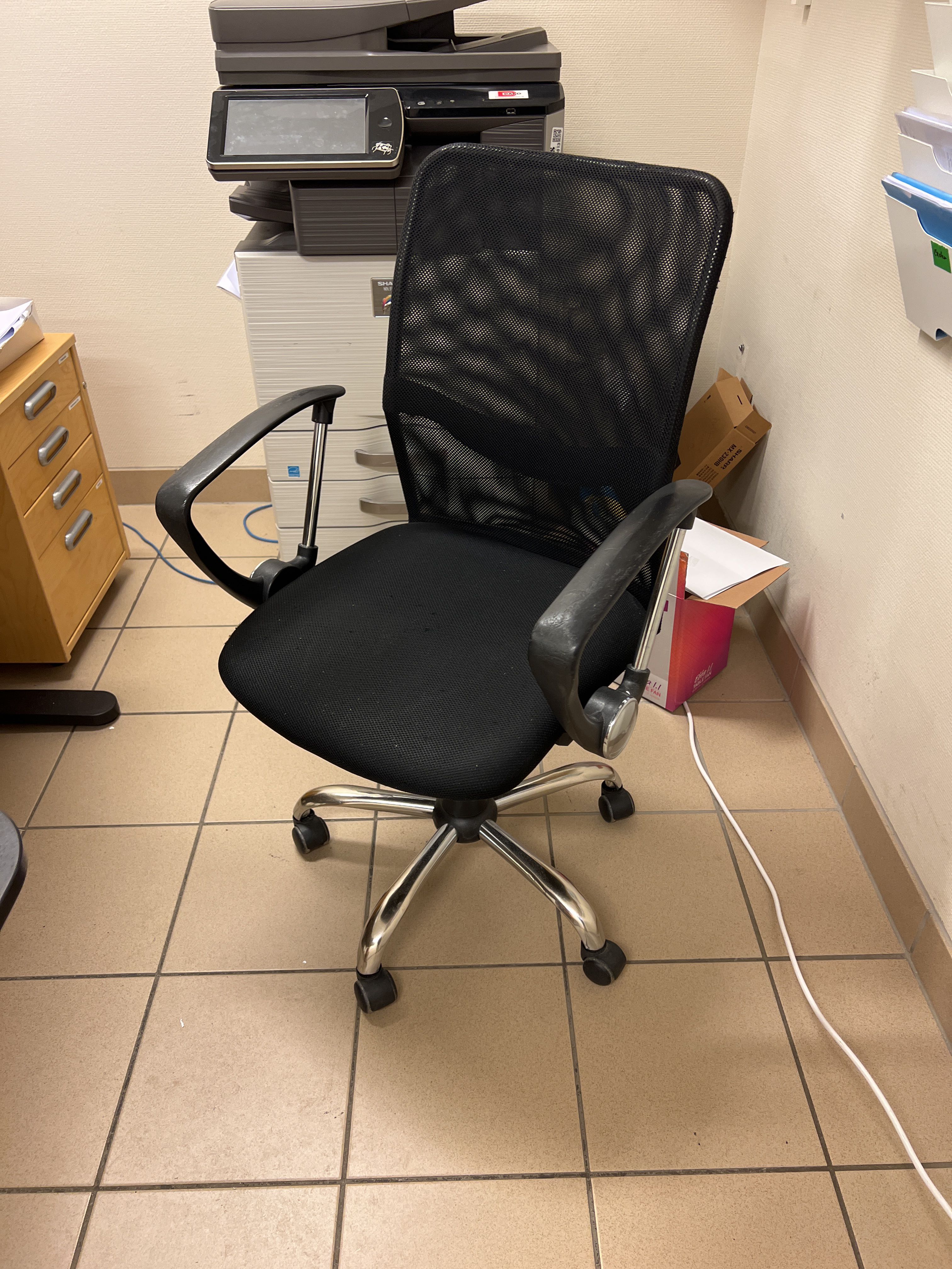 Office furniture 4 desks etc PS Auction We value the future