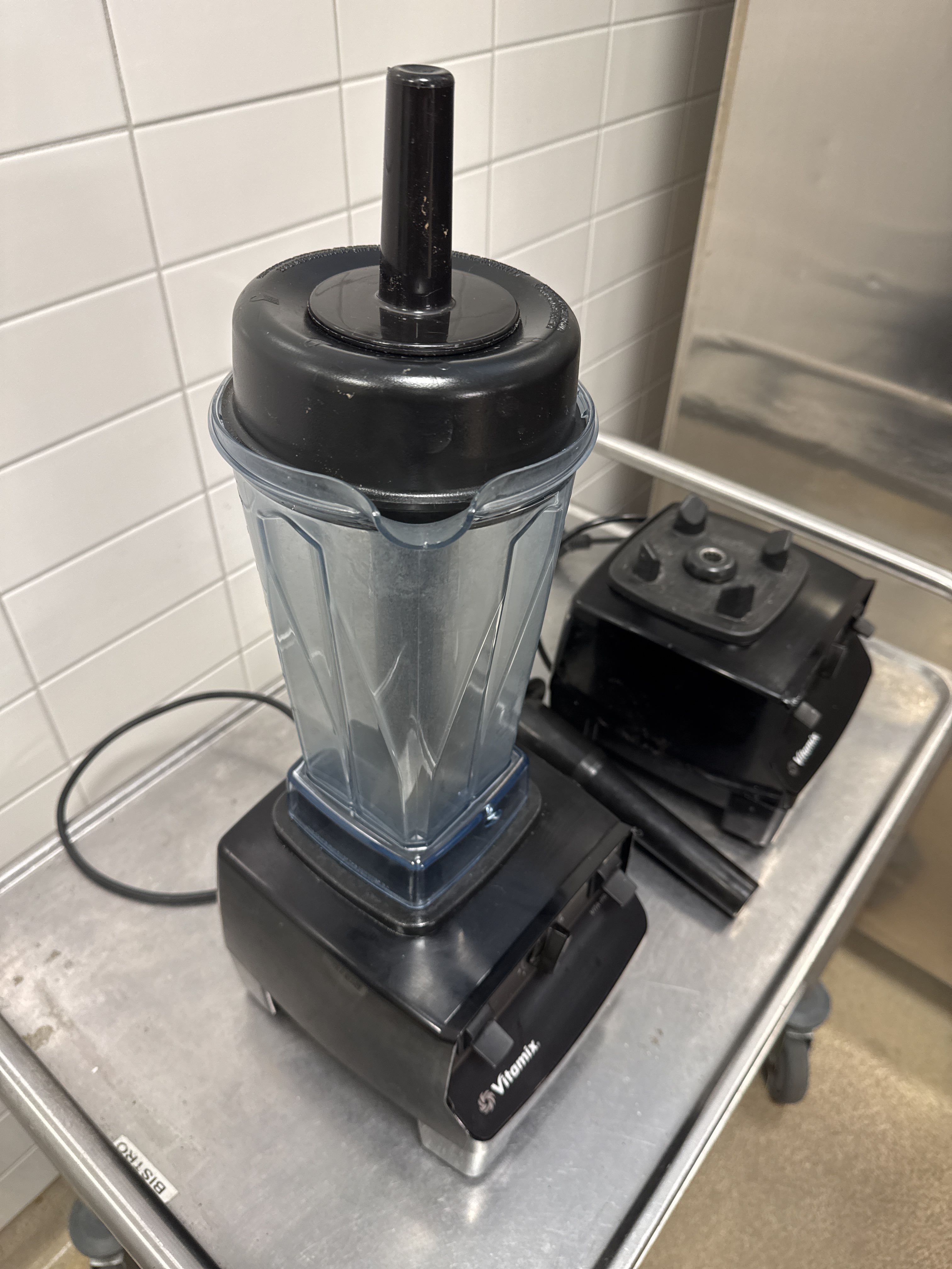 Mixers 2 pcs - Vitamix Vita-Prep 3 - PS Auction - We value the