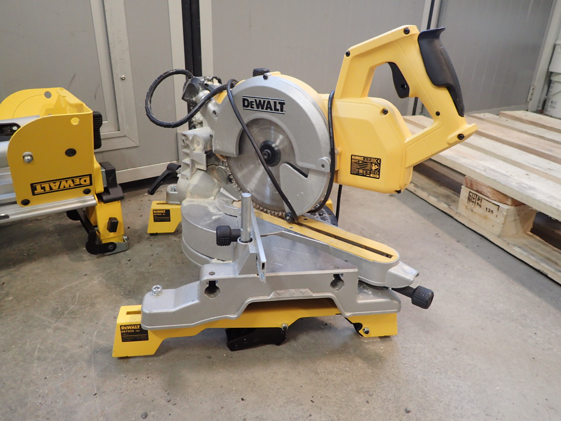 DeWalt Chapter and miter saw PS Auction We value the future