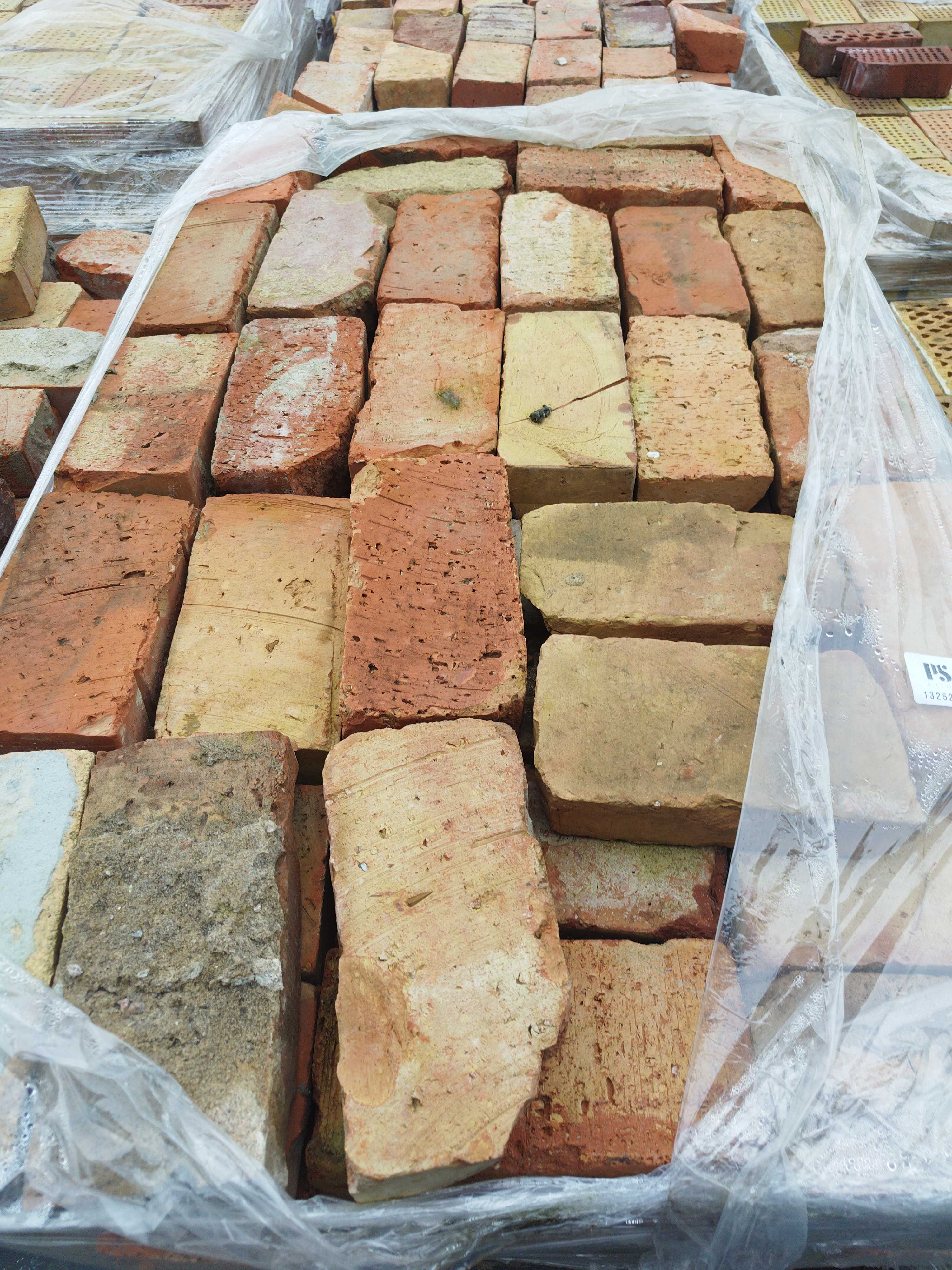 Assorted Bricks Bricks, 4 pallets – mixed models and colors - PS Auction - We value the ...