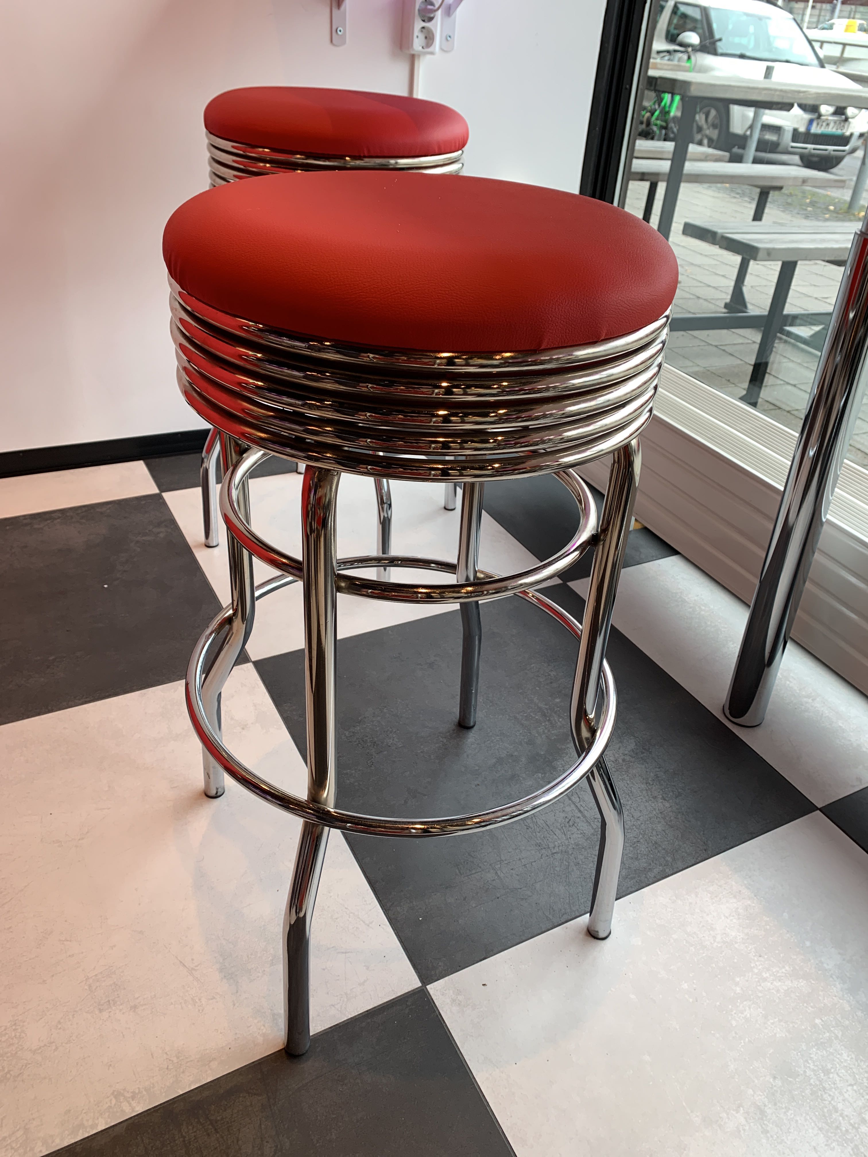12 bar stools and 3 bar tables by the window - PS Auction - We value