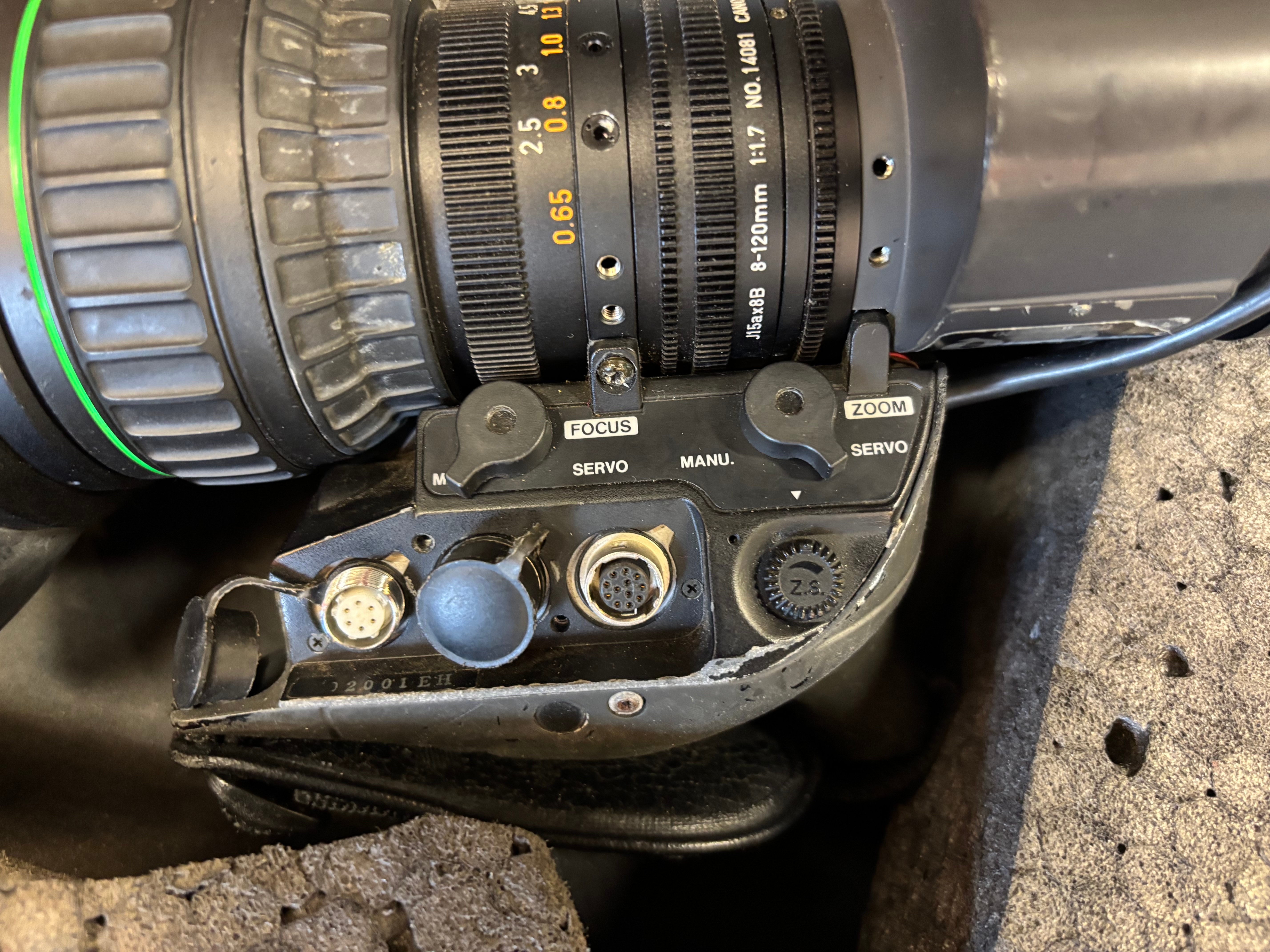 Camera zoom lens with servo control - Canon J15ax8B 8-120mm 1:1.7
