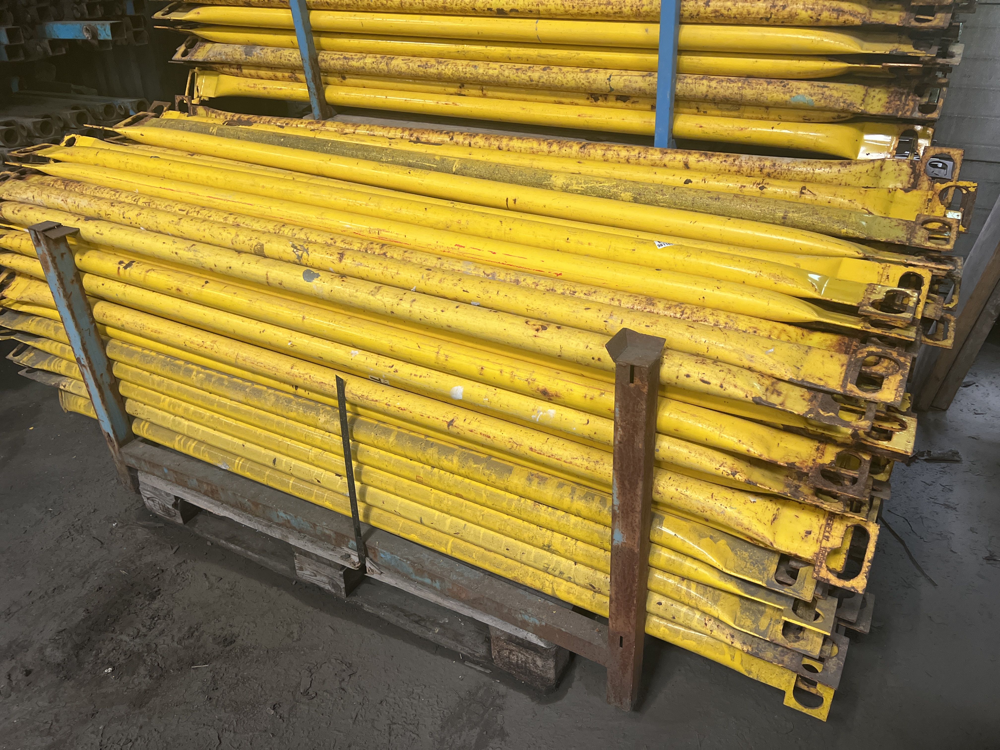 Diagonal bars, approx. 100 pieces measuring approx. 217 cm - PS Auction ...