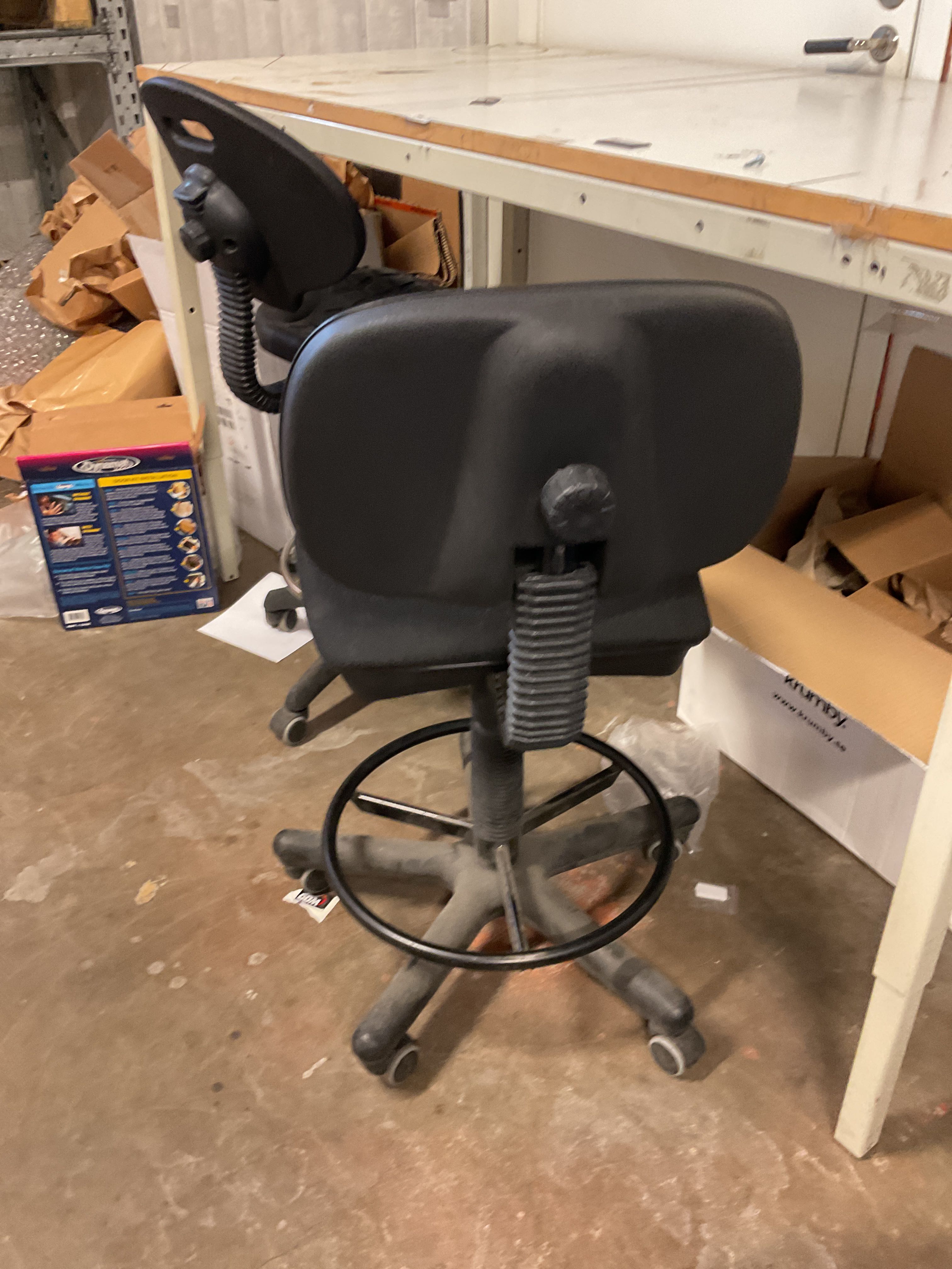 Assembly table with two chairs - PS Auction - We value the future ...