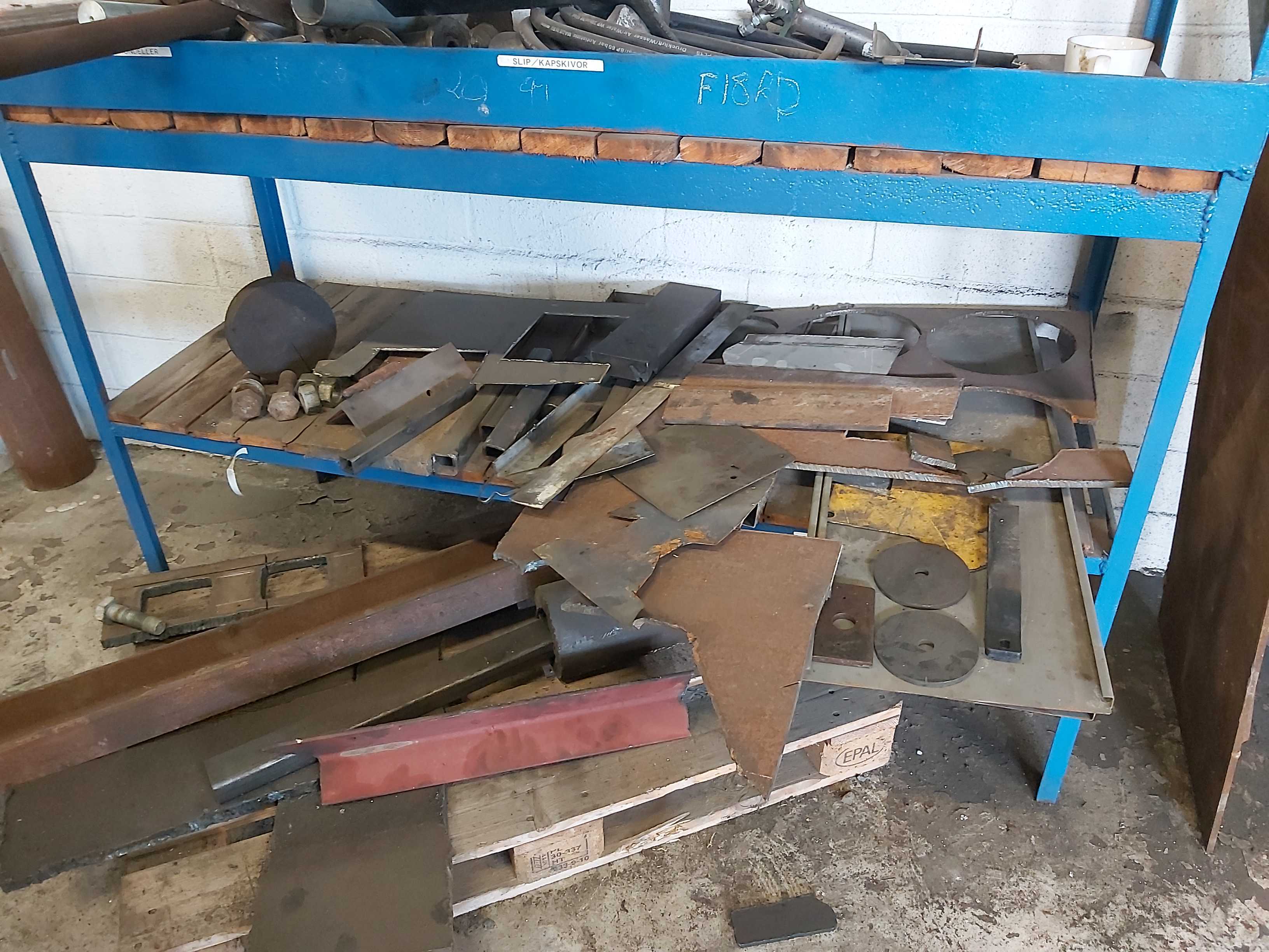Stålhylla med div stålmaterial m.m - Auktioner online - Nätauktioner ...