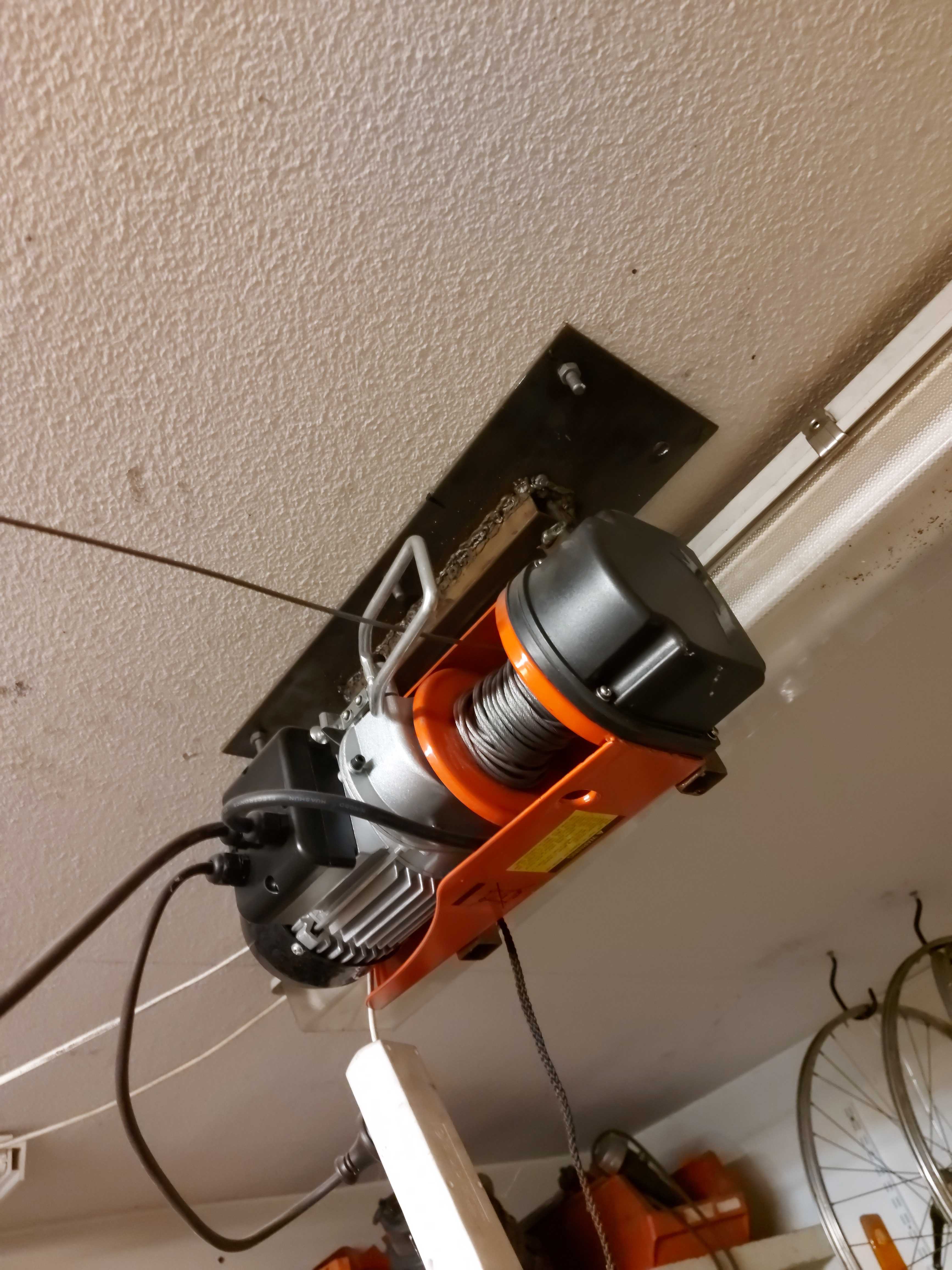 Ceilingmounted winch for bicycle lifting (100 / 200kg) PS Auction