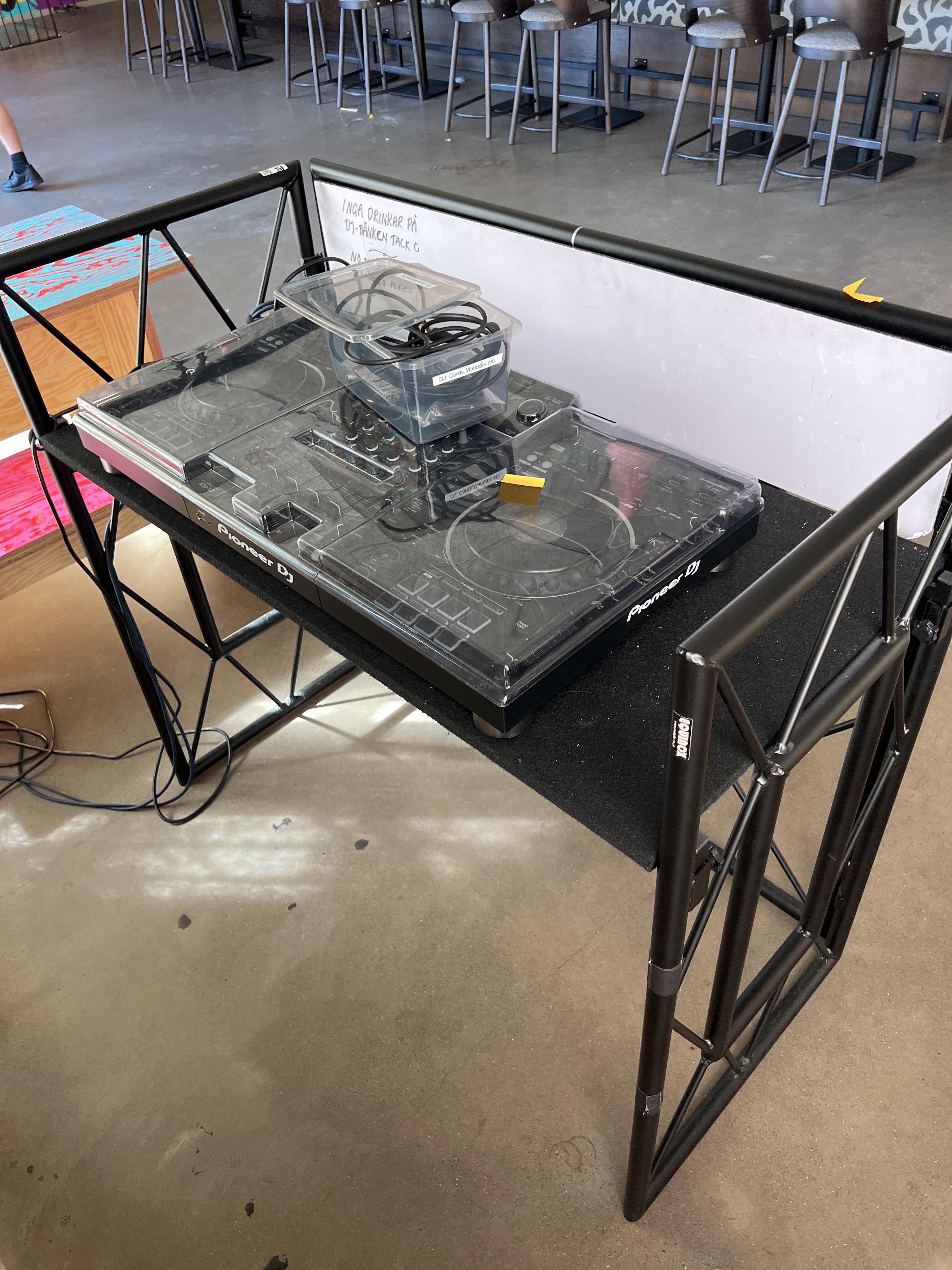 All-in-one DJ system with DJ bench - Pioneer DJ XDJ-XZ | PS Auction