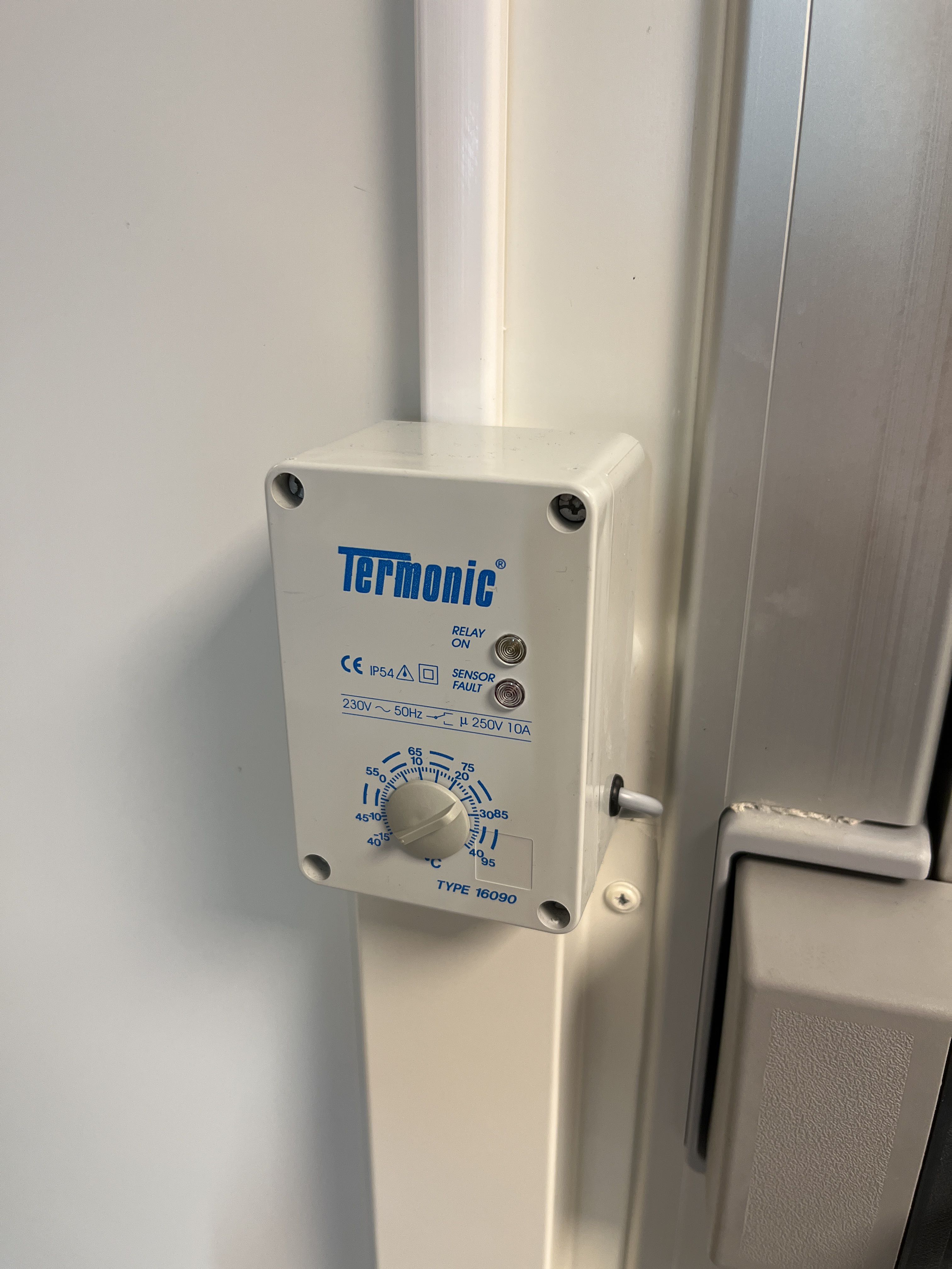 Freezer room built on site approx. 2x4m PS Auction We value the