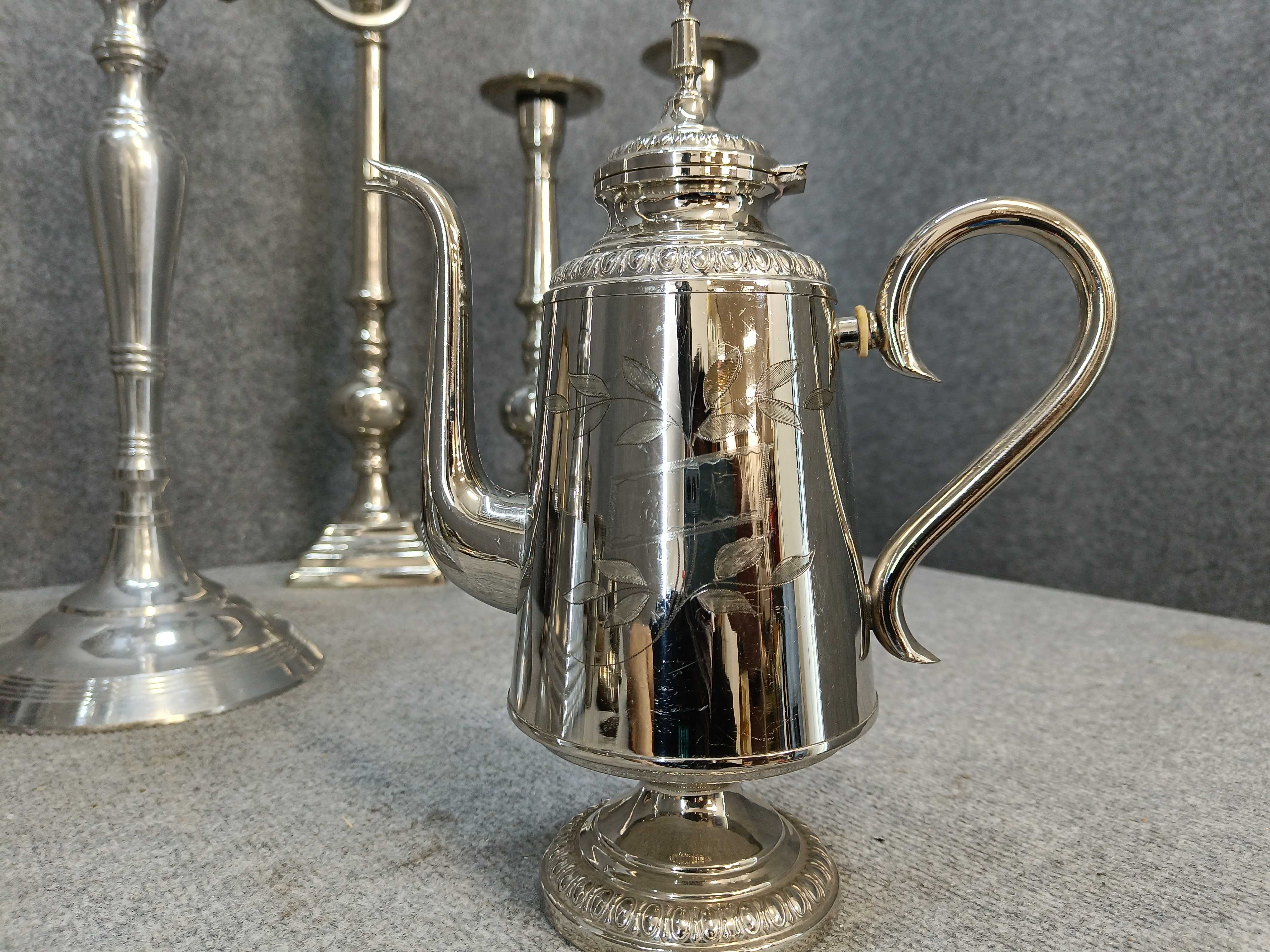 Mixed tin and nickel objects - PS Auction - We value the